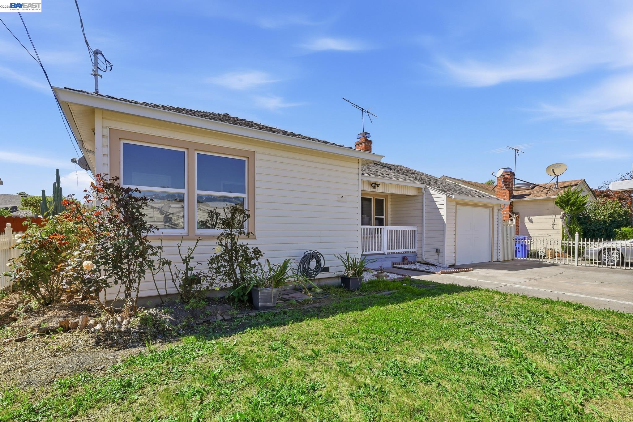 Detail Gallery Image 3 of 44 For 16311 Ria Dr, –,  CA 94578 - 3 Beds | 2 Baths