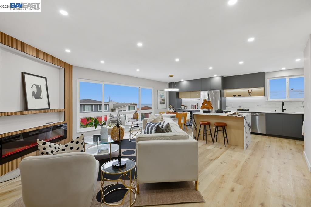 Detail Gallery Image 4 of 60 For 168 Belcrest Ave, Daly City,  CA 94015 - 3 Beds | 3 Baths