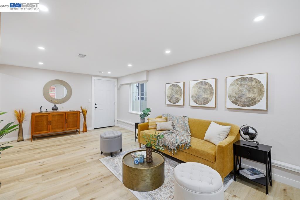 Detail Gallery Image 33 of 60 For 168 Belcrest Ave, Daly City,  CA 94015 - 3 Beds | 3 Baths