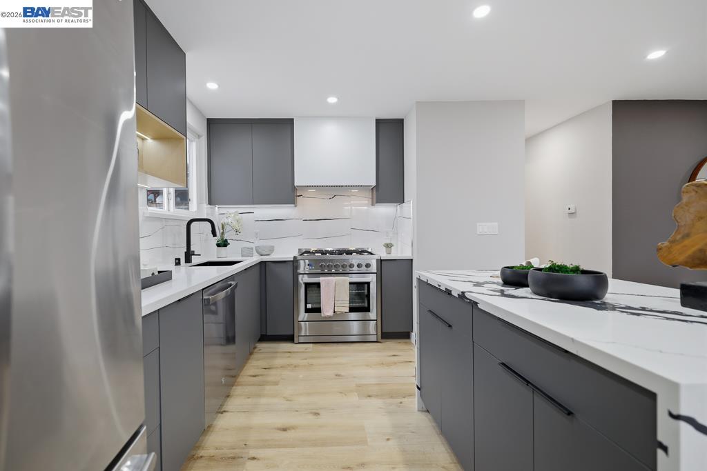 Detail Gallery Image 9 of 60 For 168 Belcrest Ave, Daly City,  CA 94015 - 3 Beds | 3 Baths