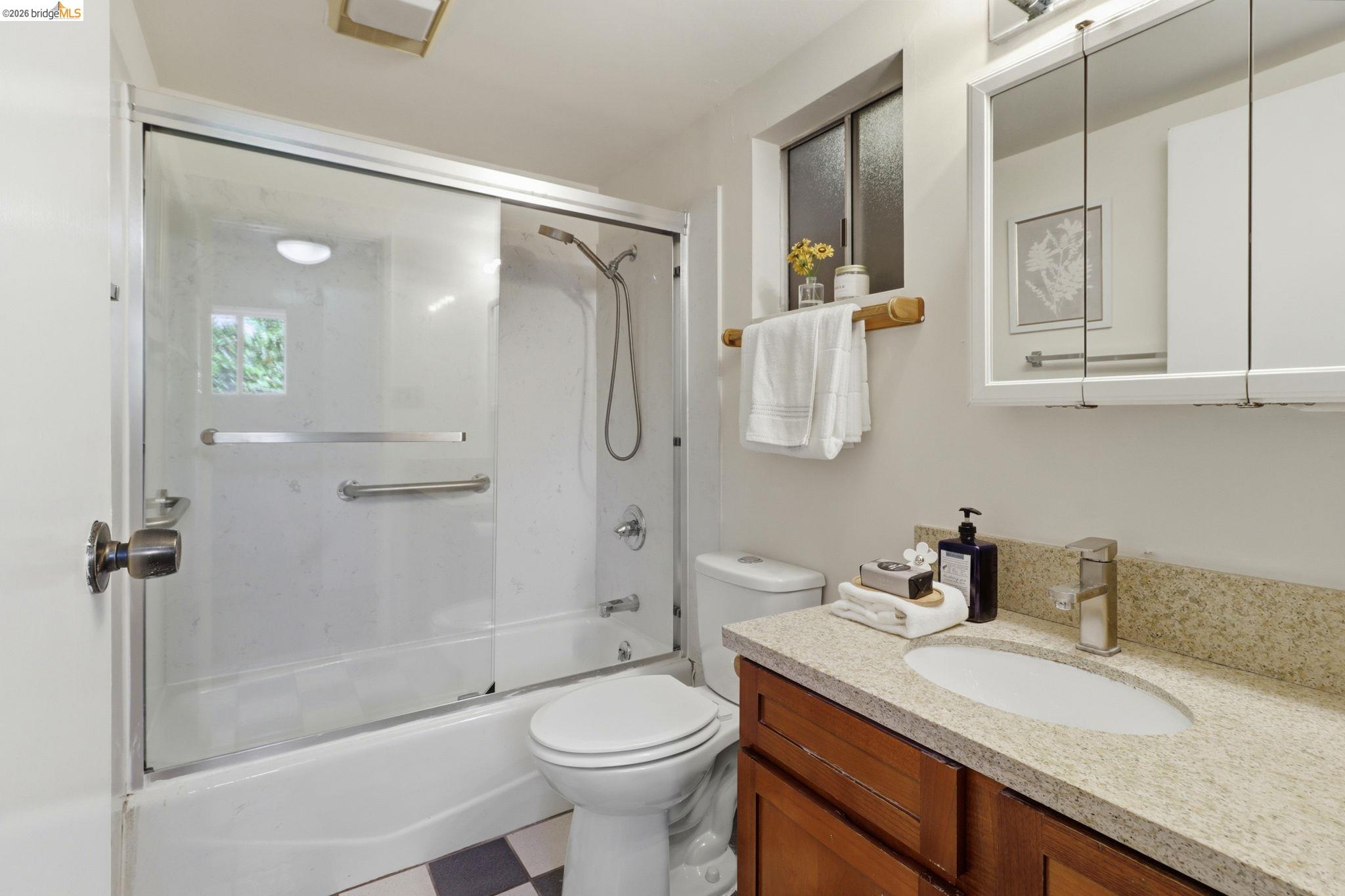 Detail Gallery Image 15 of 22 For 3114 Suter St, Oakland,  CA 94602 - 3 Beds | 2 Baths