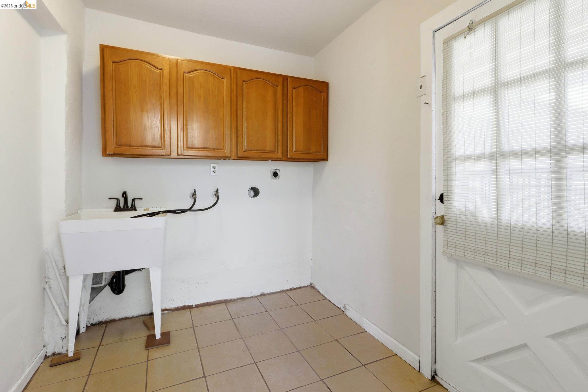 Detail Gallery Image 16 of 22 For 3114 Suter St, Oakland,  CA 94602 - 3 Beds | 2 Baths