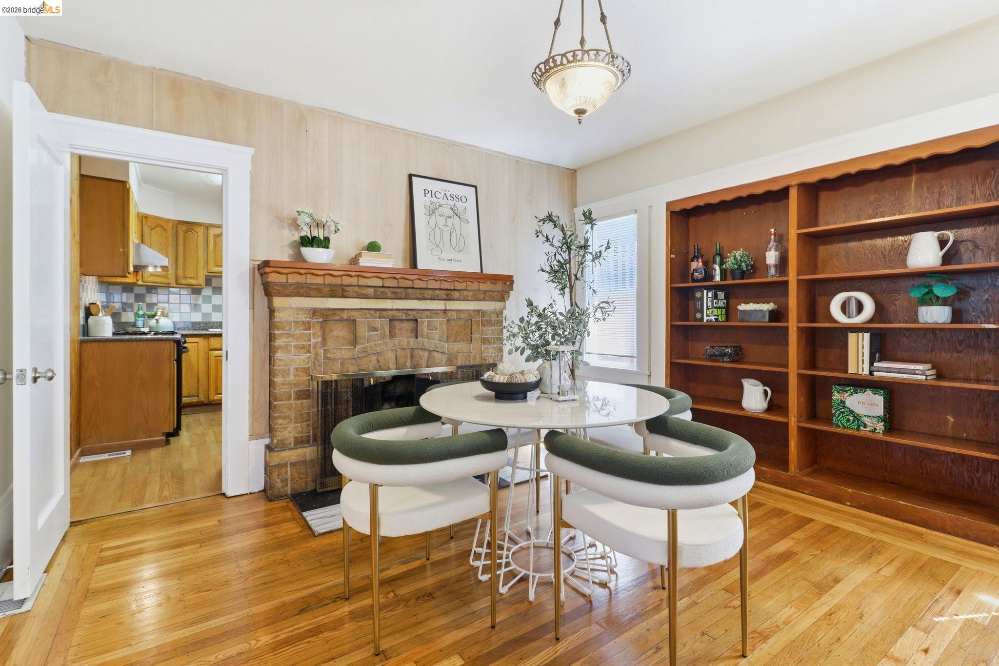 Detail Gallery Image 5 of 22 For 3114 Suter St, Oakland,  CA 94602 - 3 Beds | 2 Baths