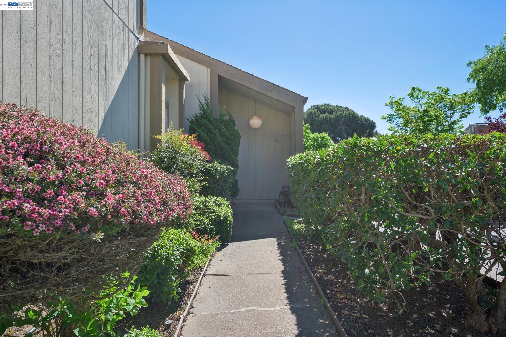 Photo #2: 41128587 Listing: Photo #2