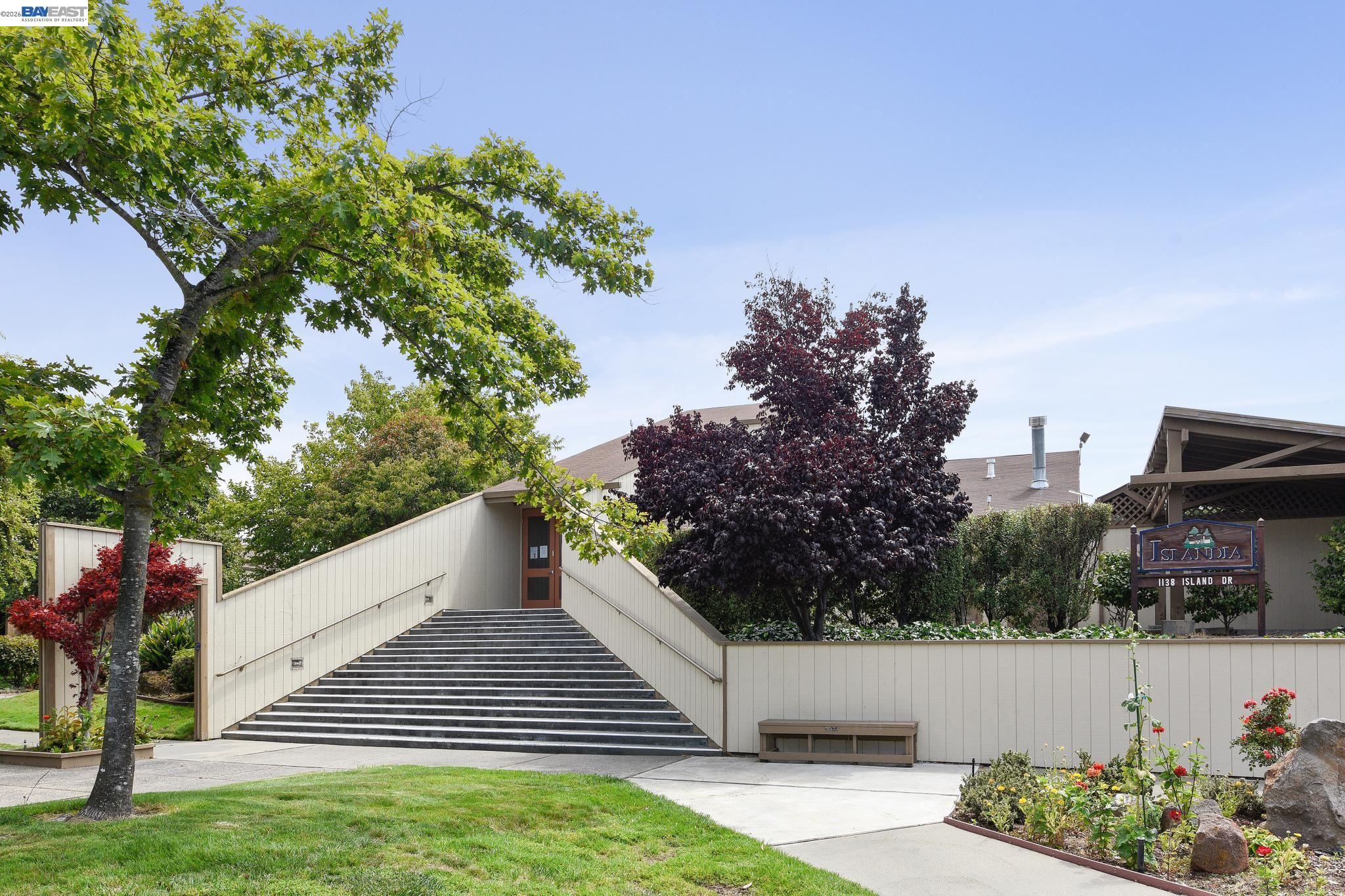 Detail Gallery Image 45 of 58 For 3201 Phoenix Ln, Alameda,  CA 94502 - 2 Beds | 2 Baths