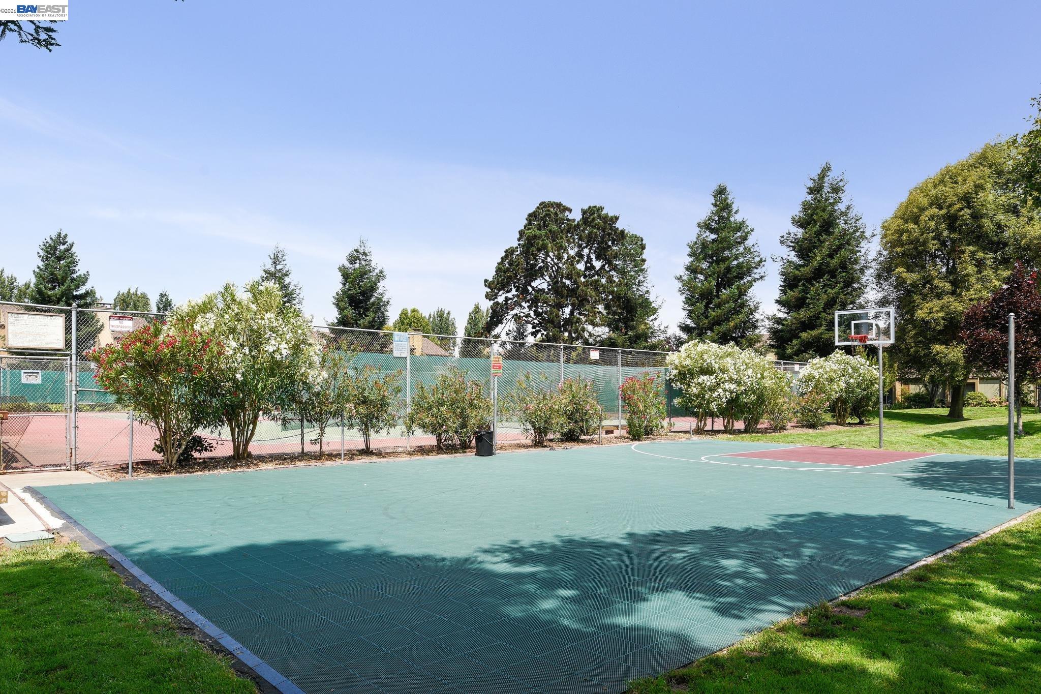 Detail Gallery Image 55 of 58 For 3201 Phoenix Ln, Alameda,  CA 94502 - 2 Beds | 2 Baths