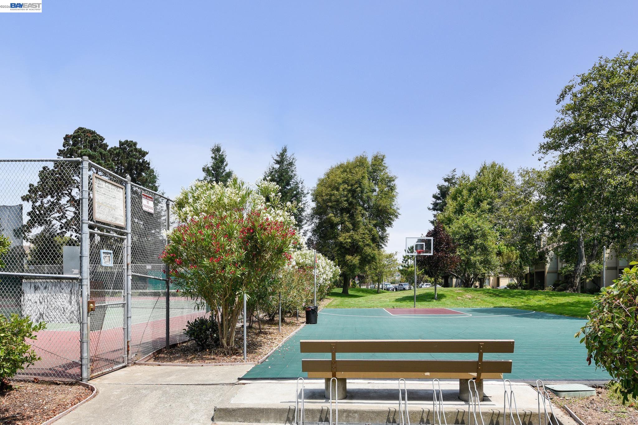 Detail Gallery Image 56 of 58 For 3201 Phoenix Ln, Alameda,  CA 94502 - 2 Beds | 2 Baths