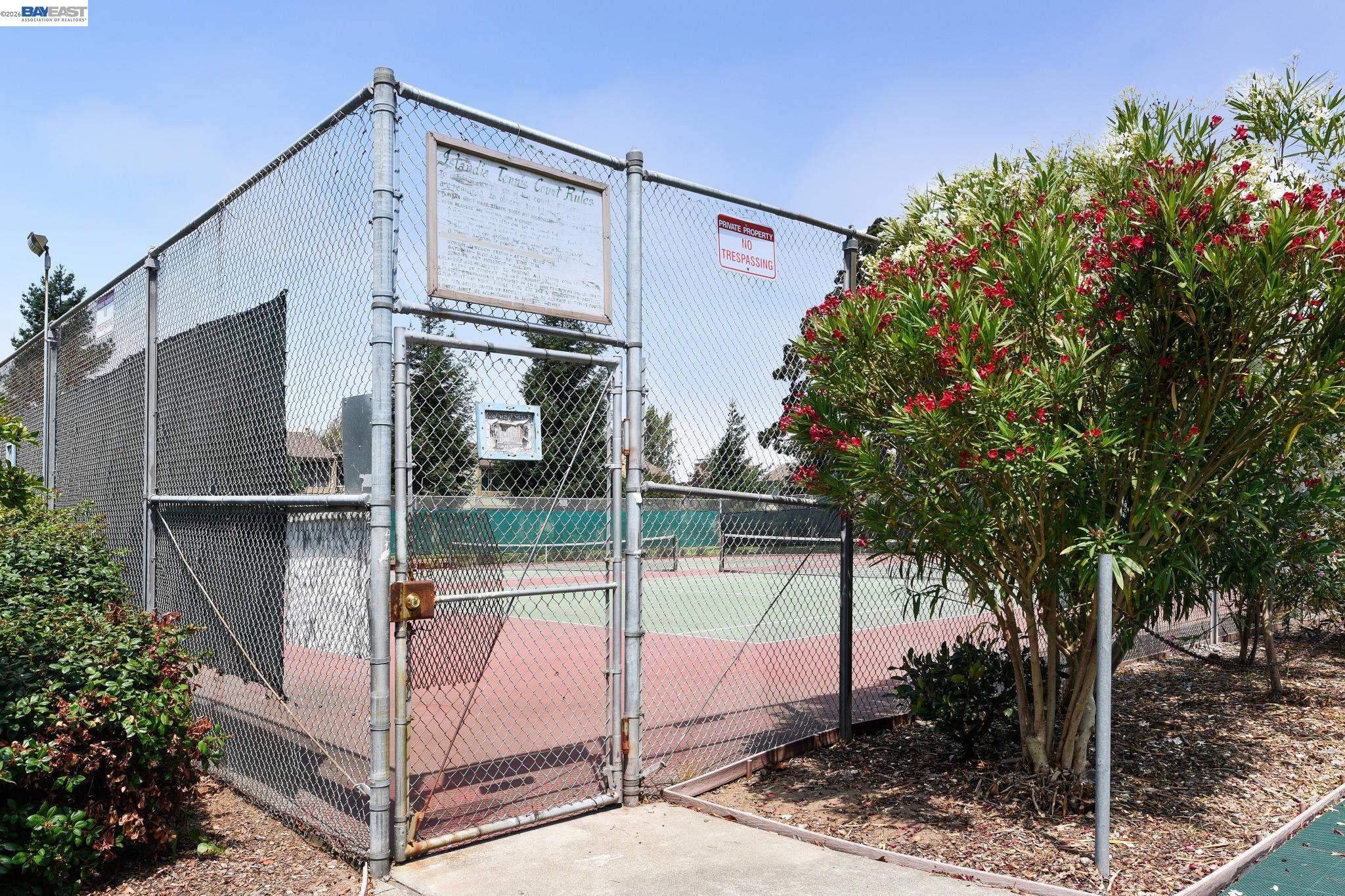 Detail Gallery Image 57 of 58 For 3201 Phoenix Ln, Alameda,  CA 94502 - 2 Beds | 2 Baths