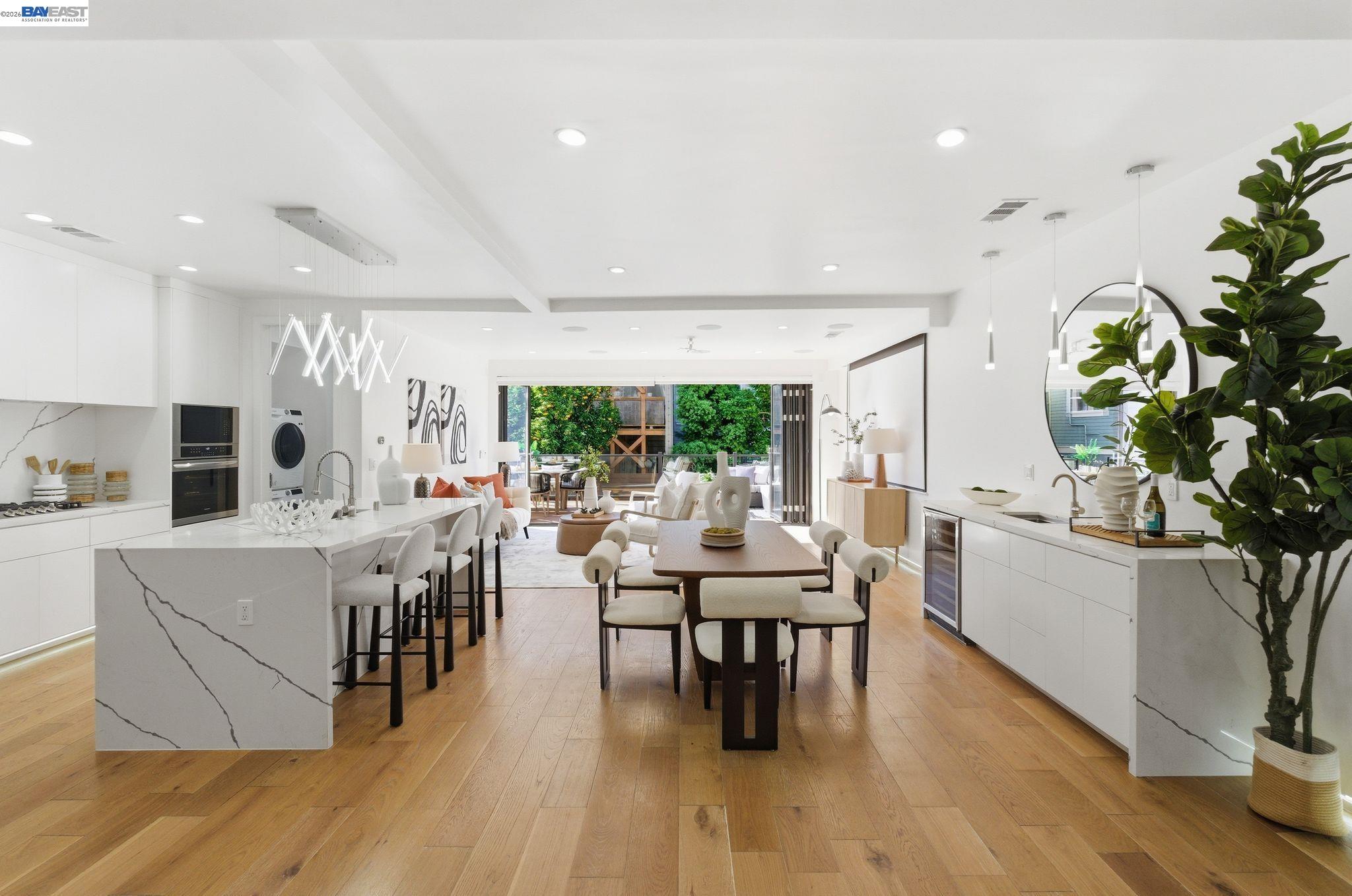 Detail Gallery Image 12 of 59 For 2975 Cesar Chavez St, San Francisco,  CA 94110 - 5 Beds | 4 Baths