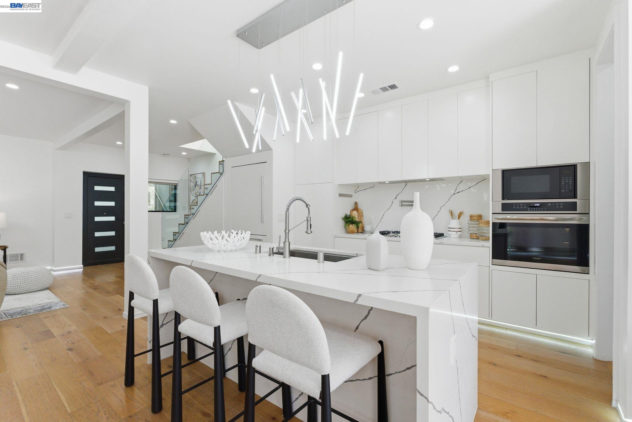 Detail Gallery Image 16 of 59 For 2975 Cesar Chavez St, San Francisco,  CA 94110 - 5 Beds | 4 Baths