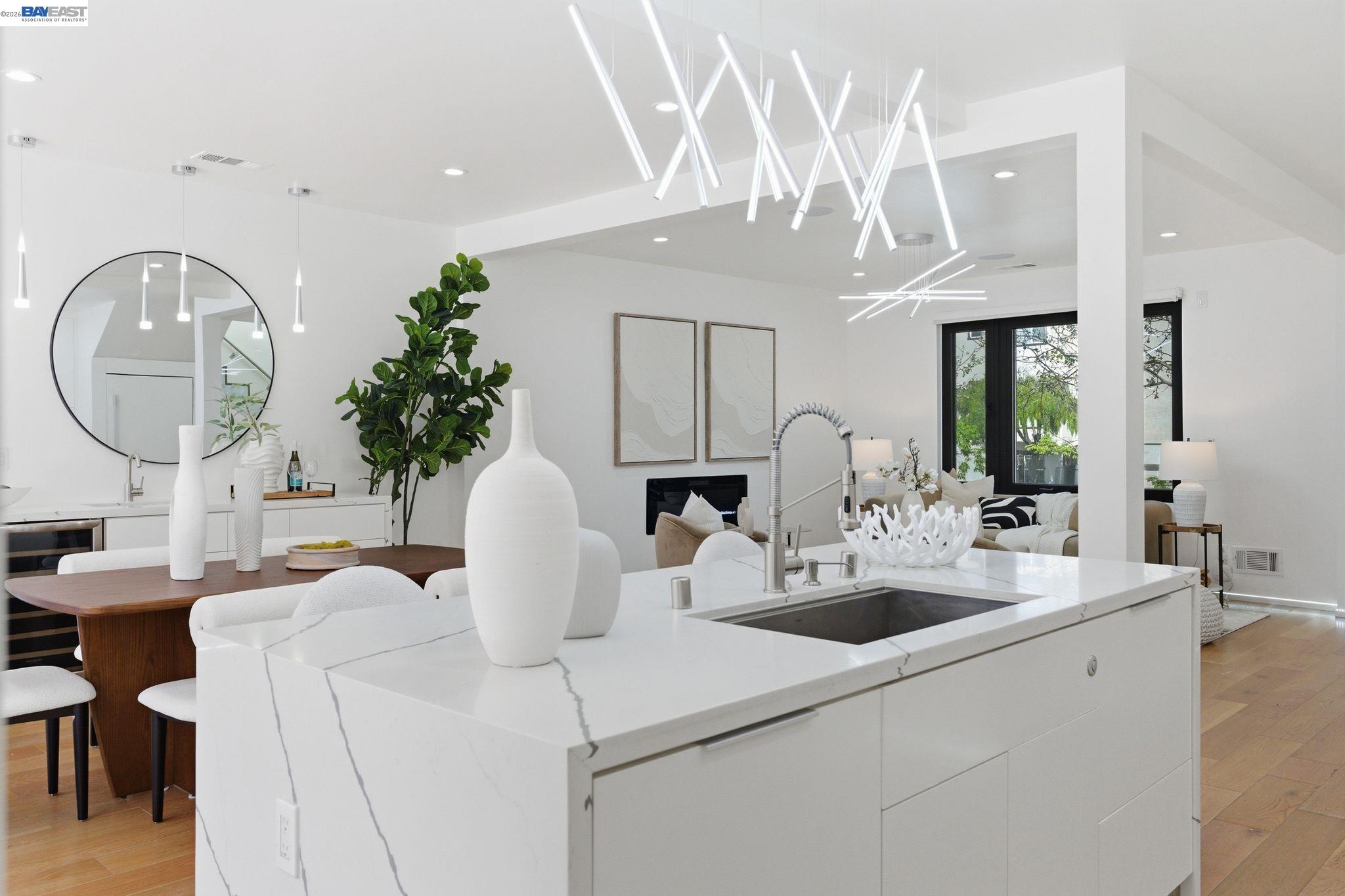 Detail Gallery Image 17 of 59 For 2975 Cesar Chavez St, San Francisco,  CA 94110 - 5 Beds | 4 Baths