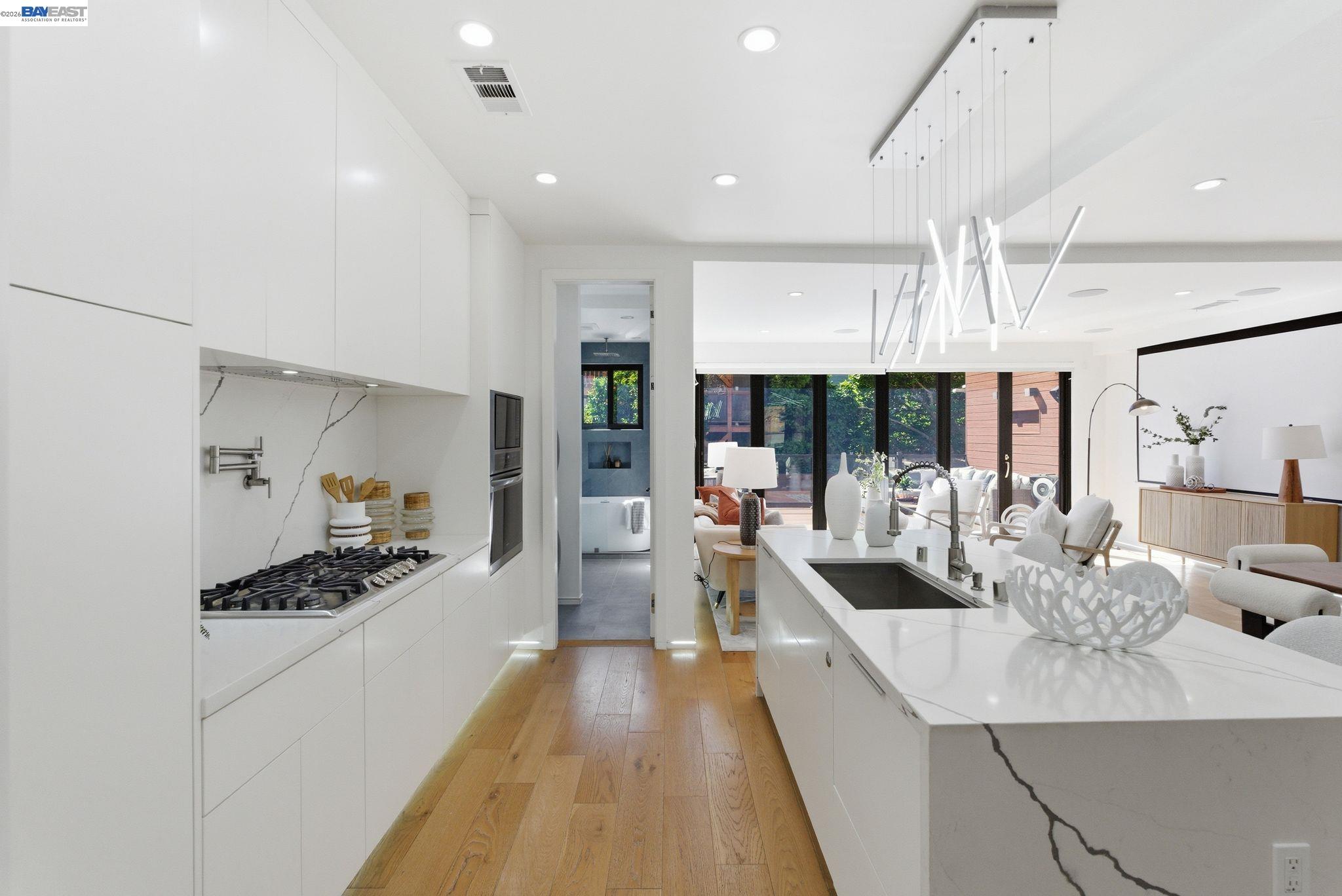 Detail Gallery Image 19 of 59 For 2975 Cesar Chavez St, San Francisco,  CA 94110 - 5 Beds | 4 Baths