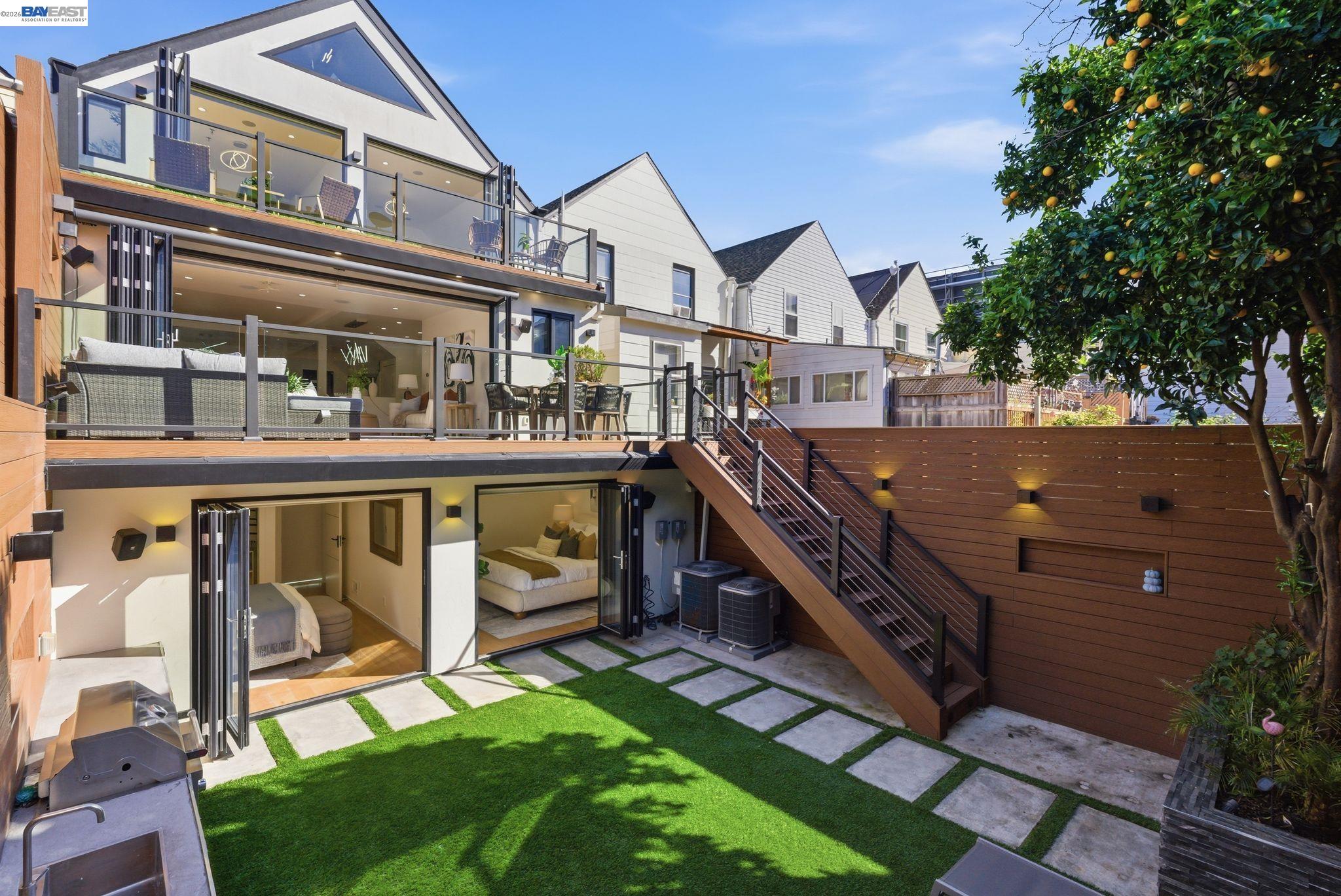 Detail Gallery Image 3 of 59 For 2975 Cesar Chavez St, San Francisco,  CA 94110 - 5 Beds | 4 Baths