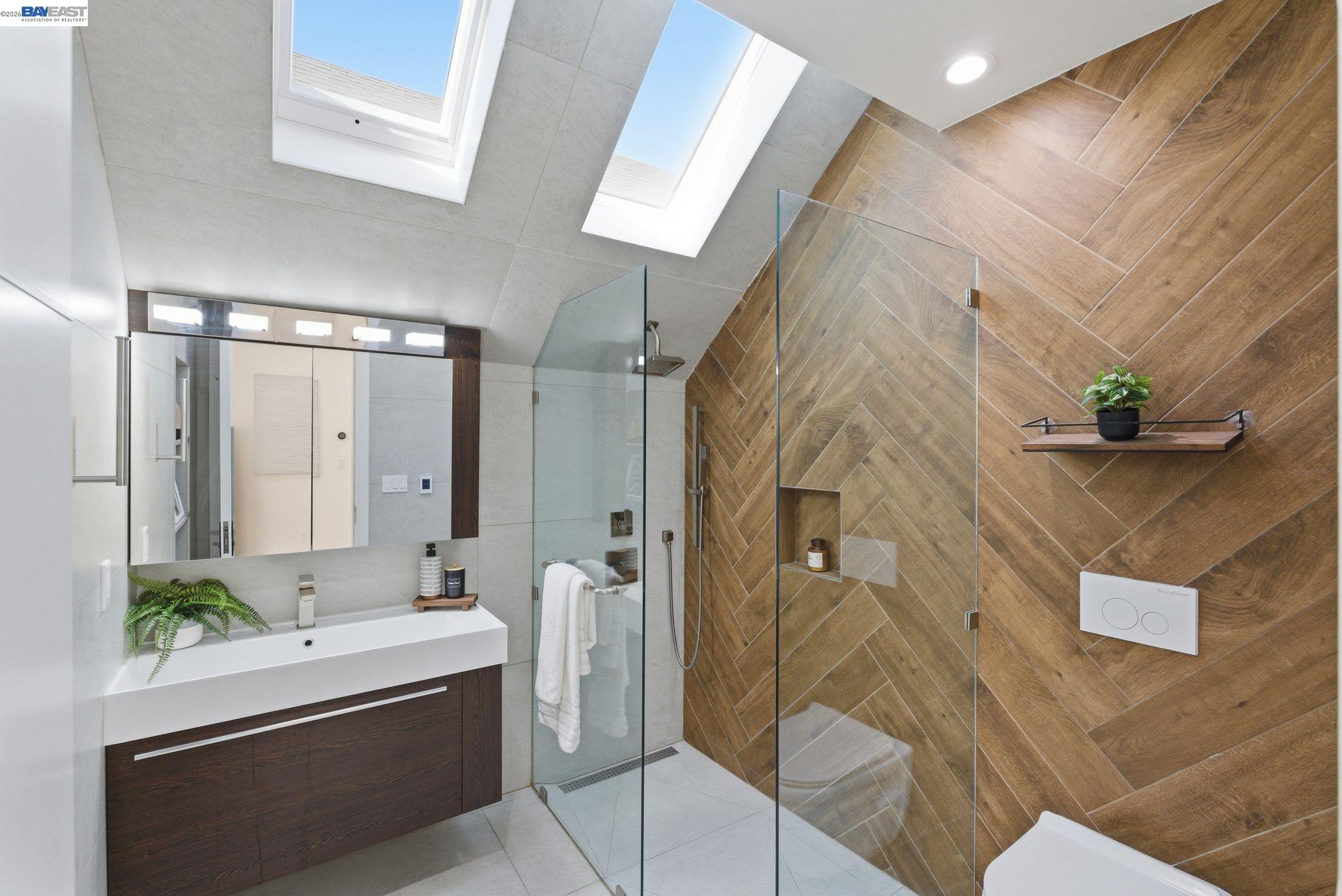 Detail Gallery Image 35 of 59 For 2975 Cesar Chavez St, San Francisco,  CA 94110 - 5 Beds | 4 Baths