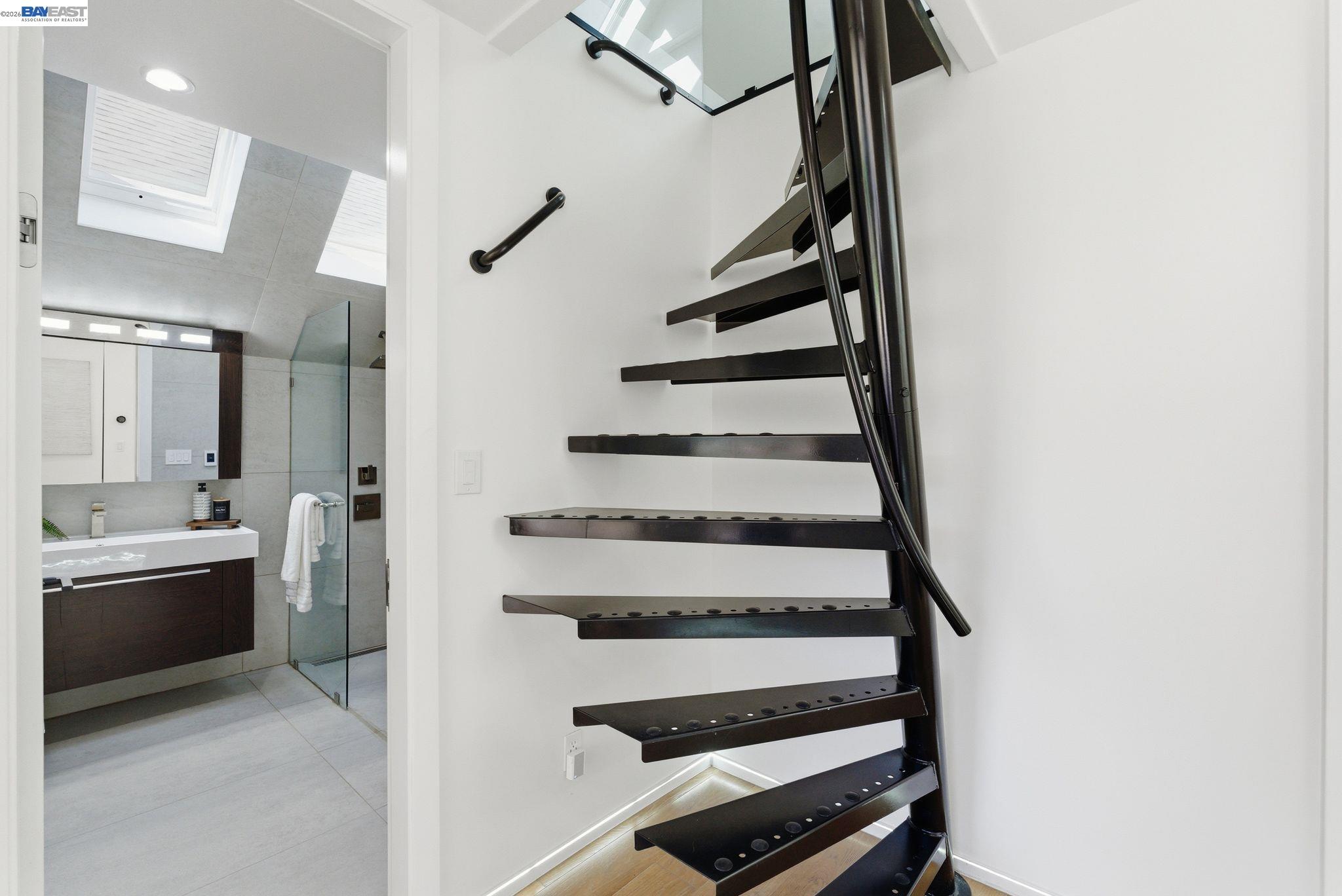 Detail Gallery Image 37 of 59 For 2975 Cesar Chavez St, San Francisco,  CA 94110 - 5 Beds | 4 Baths