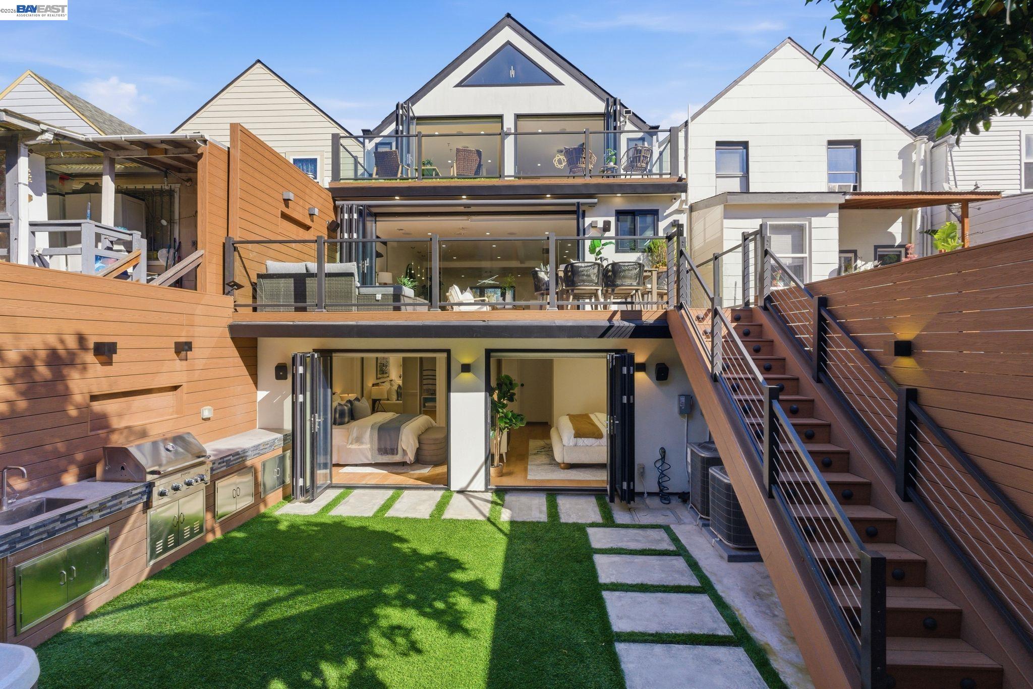 Detail Gallery Image 5 of 59 For 2975 Cesar Chavez St, San Francisco,  CA 94110 - 5 Beds | 4 Baths