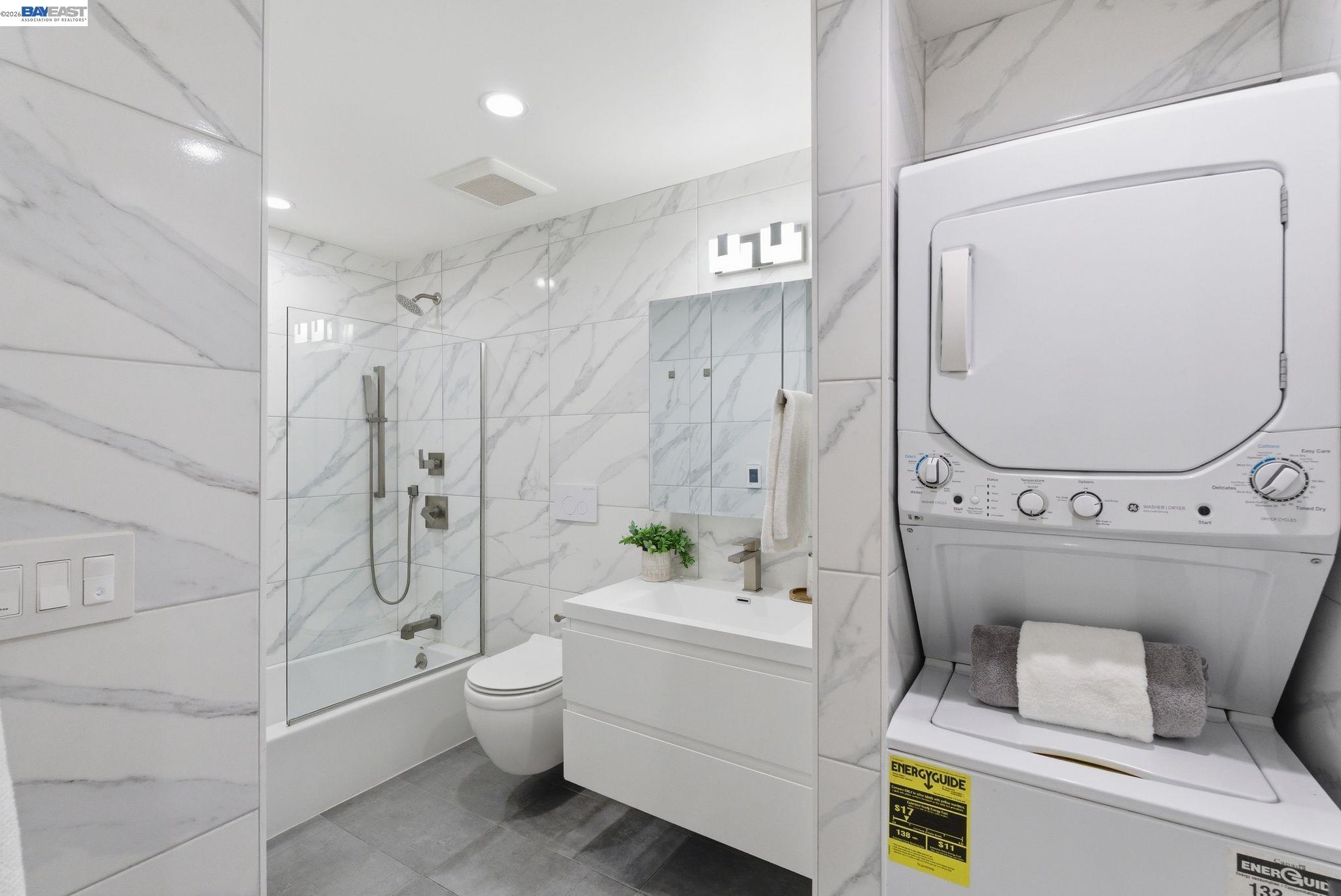 Detail Gallery Image 45 of 59 For 2975 Cesar Chavez St, San Francisco,  CA 94110 - 5 Beds | 4 Baths