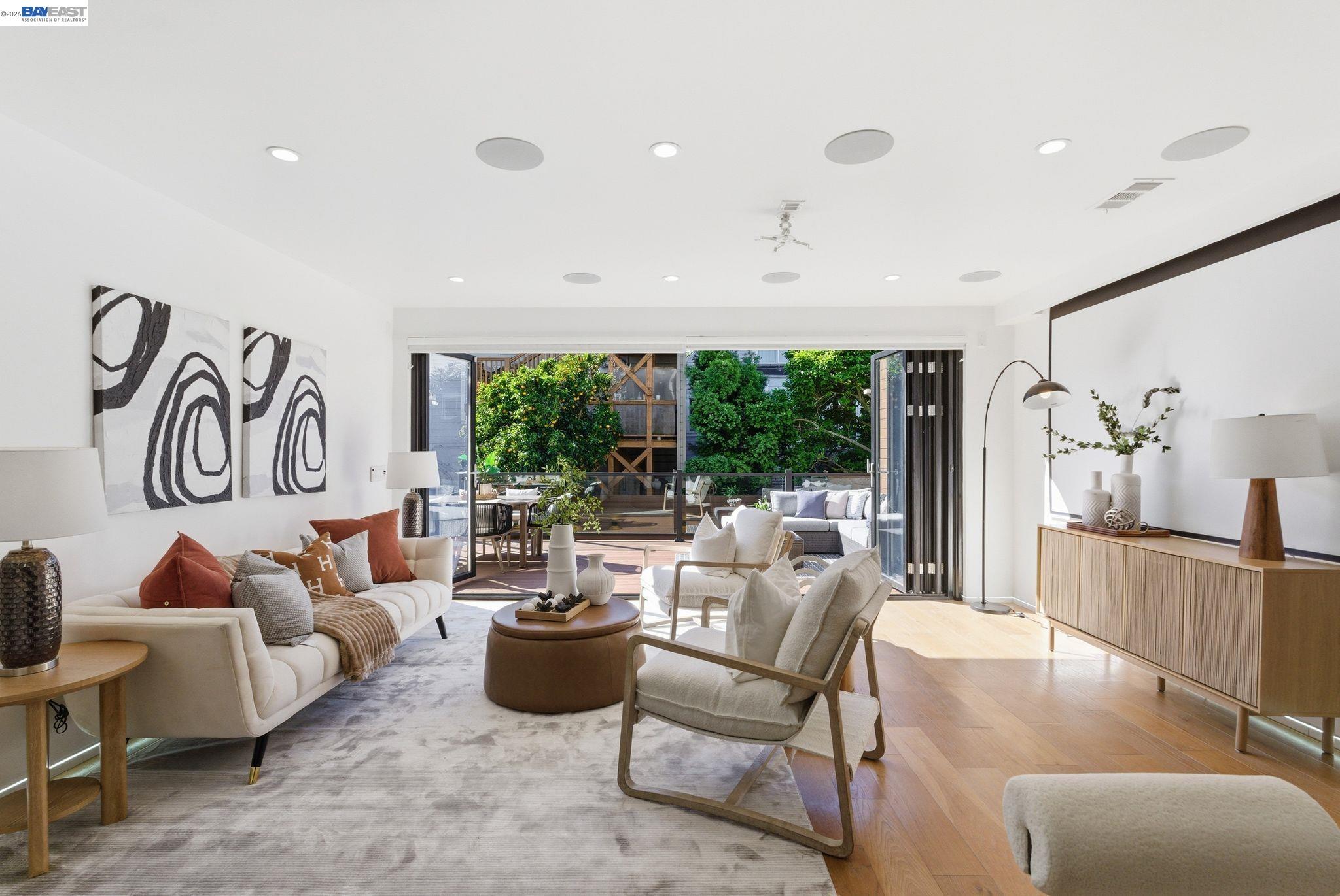 Detail Gallery Image 8 of 59 For 2975 Cesar Chavez St, San Francisco,  CA 94110 - 5 Beds | 4 Baths