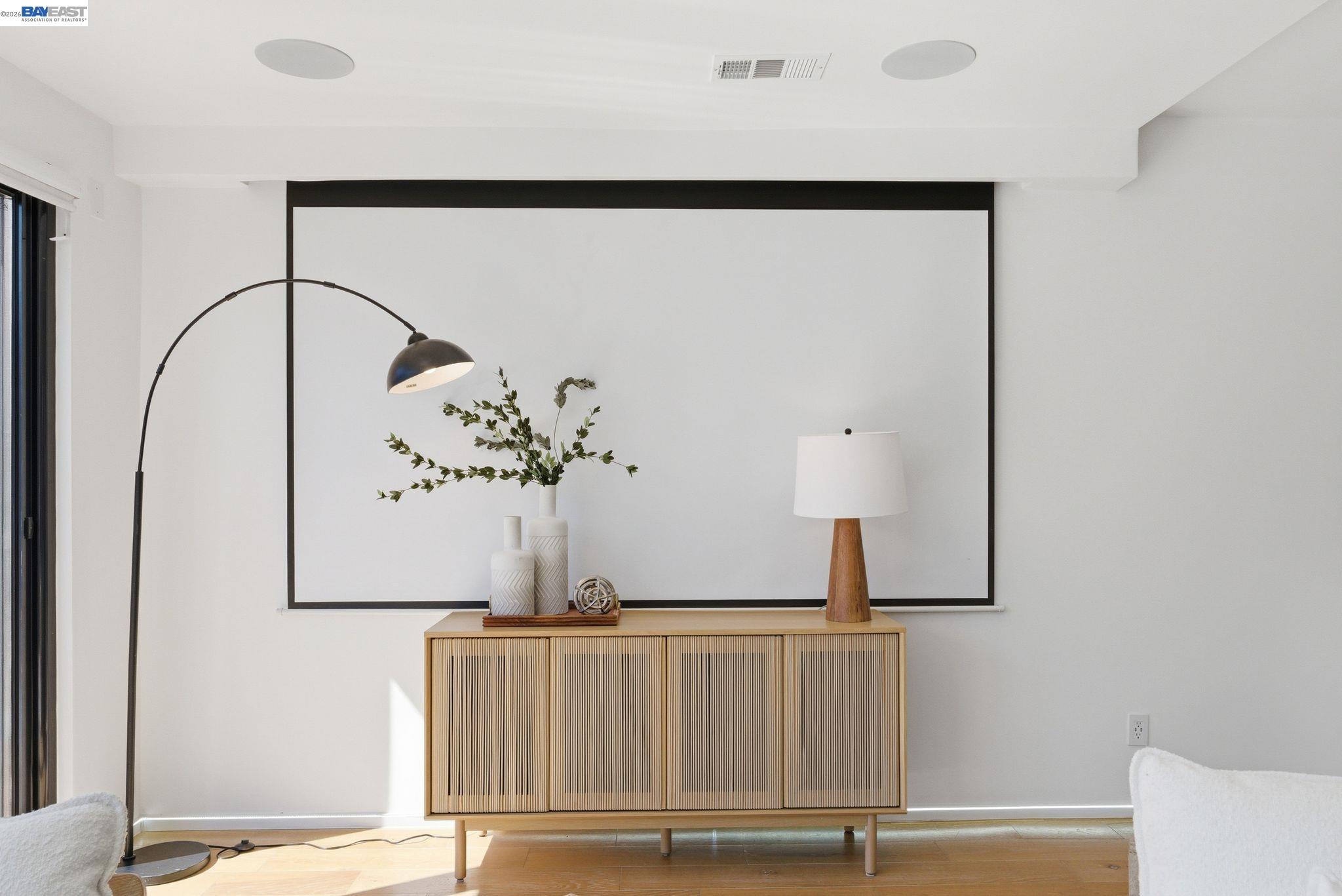 Detail Gallery Image 9 of 59 For 2975 Cesar Chavez St, San Francisco,  CA 94110 - 5 Beds | 4 Baths