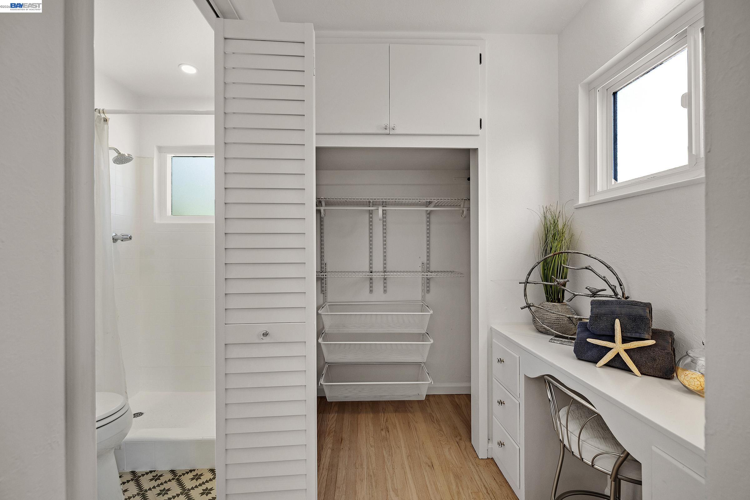 Detail Gallery Image 13 of 26 For 18595 Laredo Rd, Castro Valley,  CA 94546 - 3 Beds | 2 Baths