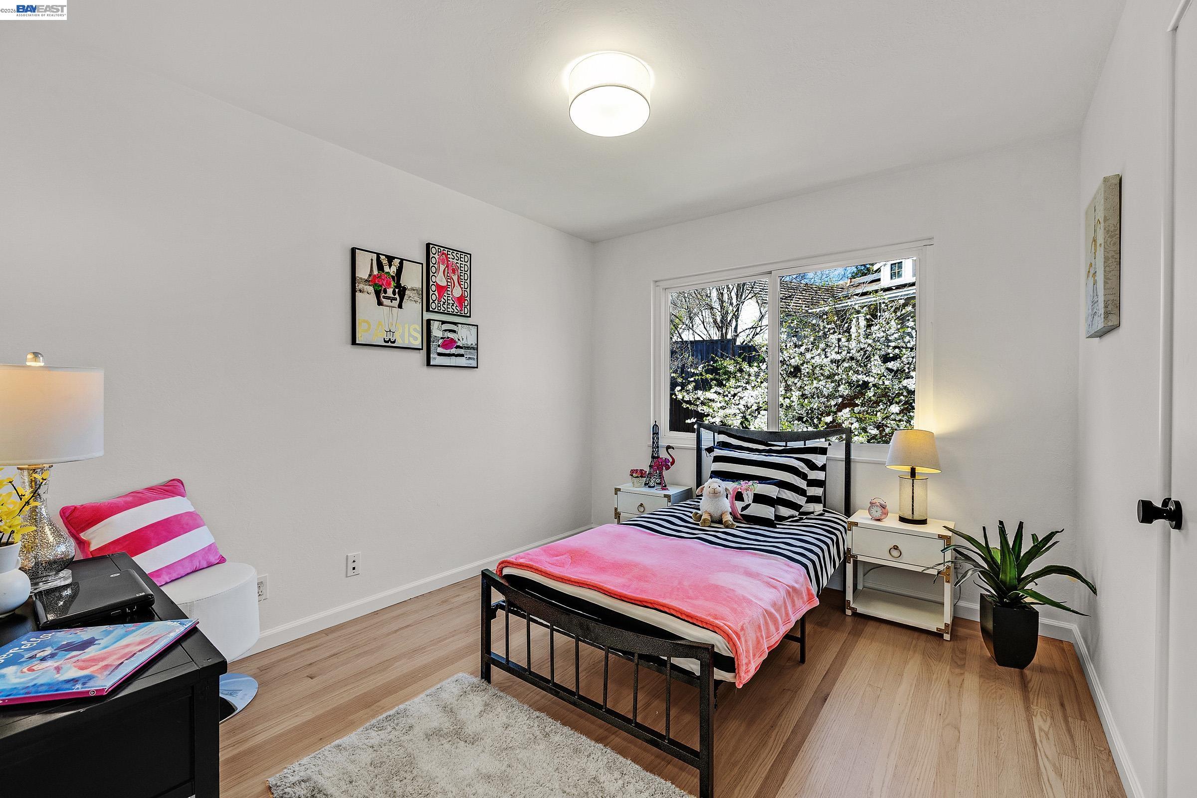 Detail Gallery Image 15 of 26 For 18595 Laredo Rd, Castro Valley,  CA 94546 - 3 Beds | 2 Baths