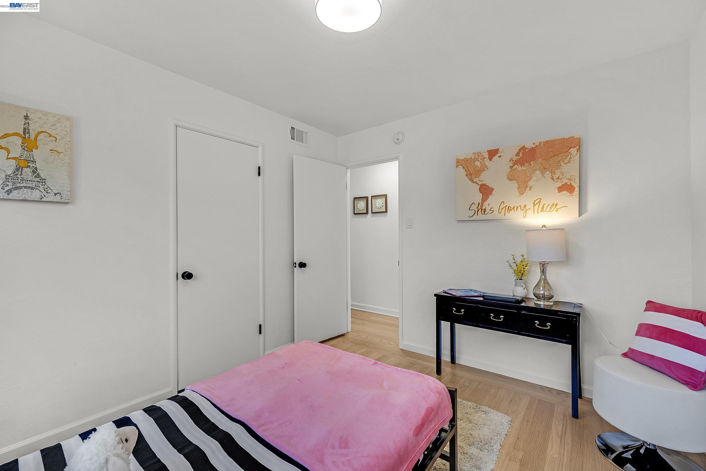 Detail Gallery Image 16 of 26 For 18595 Laredo Rd, Castro Valley,  CA 94546 - 3 Beds | 2 Baths