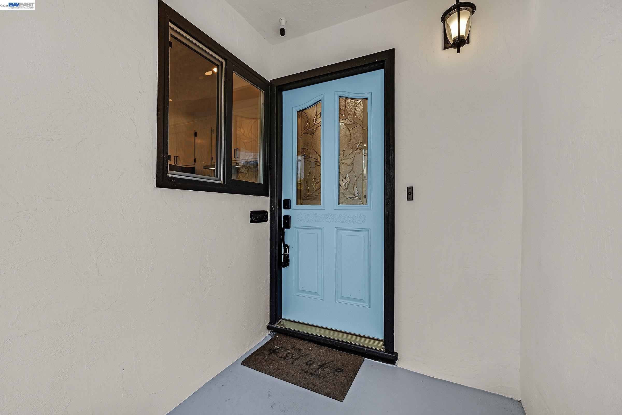 Detail Gallery Image 3 of 26 For 18595 Laredo Rd, Castro Valley,  CA 94546 - 3 Beds | 2 Baths