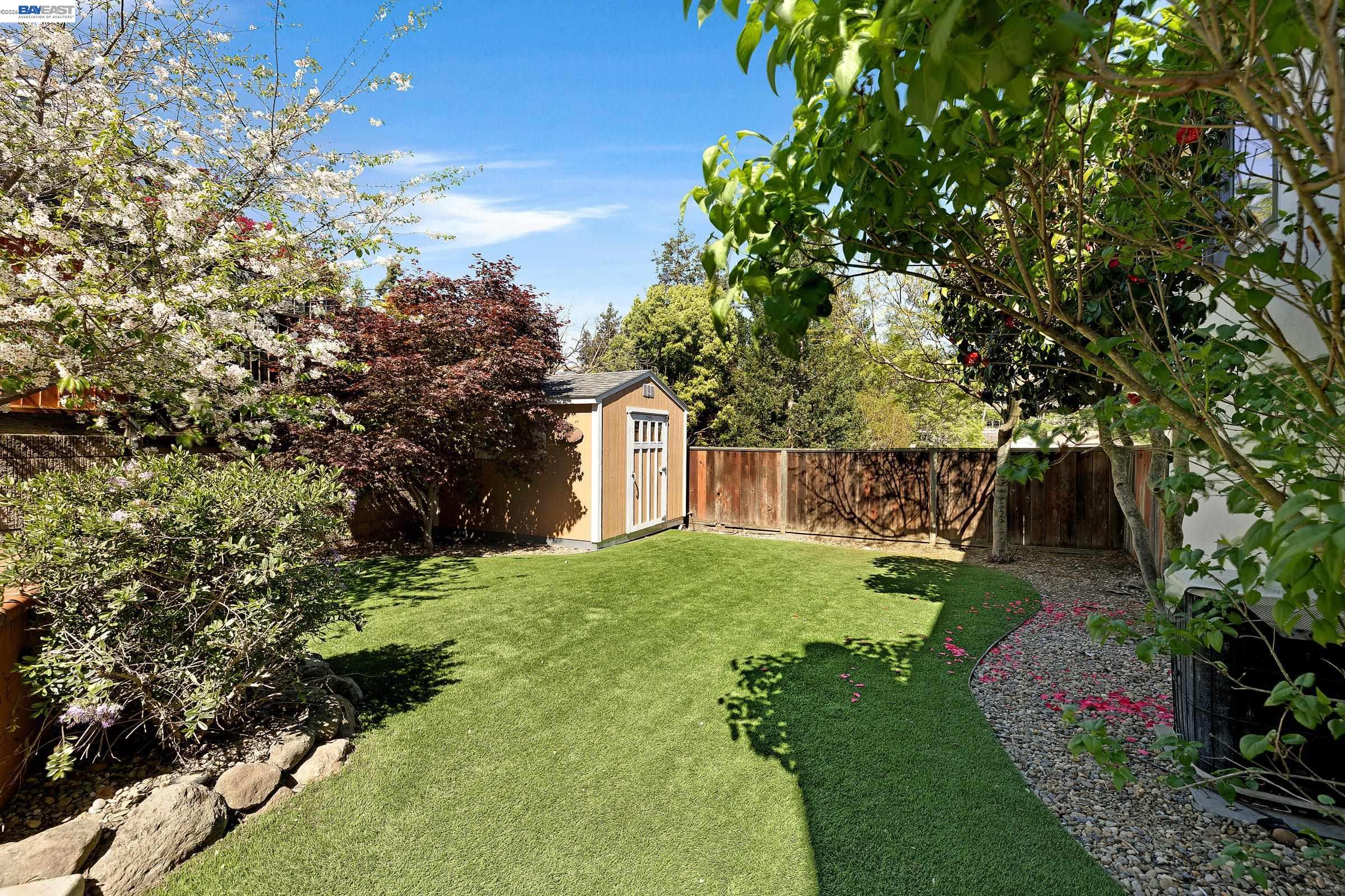 Detail Gallery Image 21 of 26 For 18595 Laredo Rd, Castro Valley,  CA 94546 - 3 Beds | 2 Baths