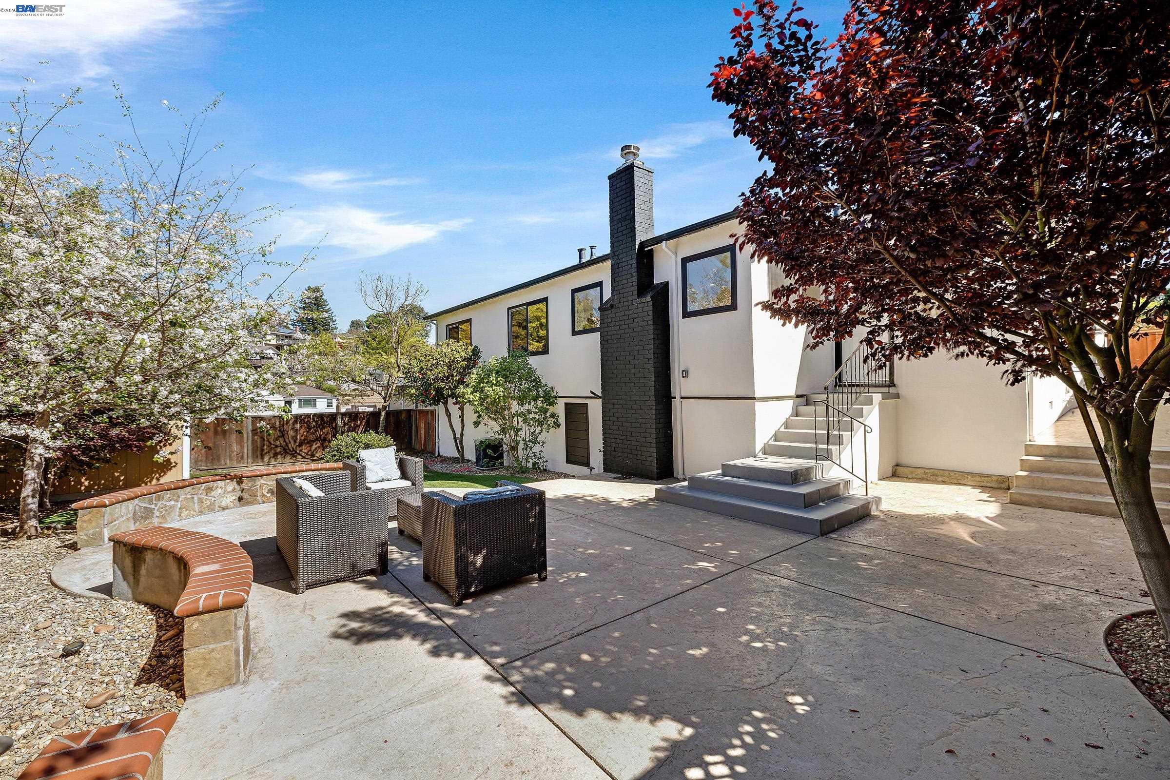 Detail Gallery Image 23 of 26 For 18595 Laredo Rd, Castro Valley,  CA 94546 - 3 Beds | 2 Baths