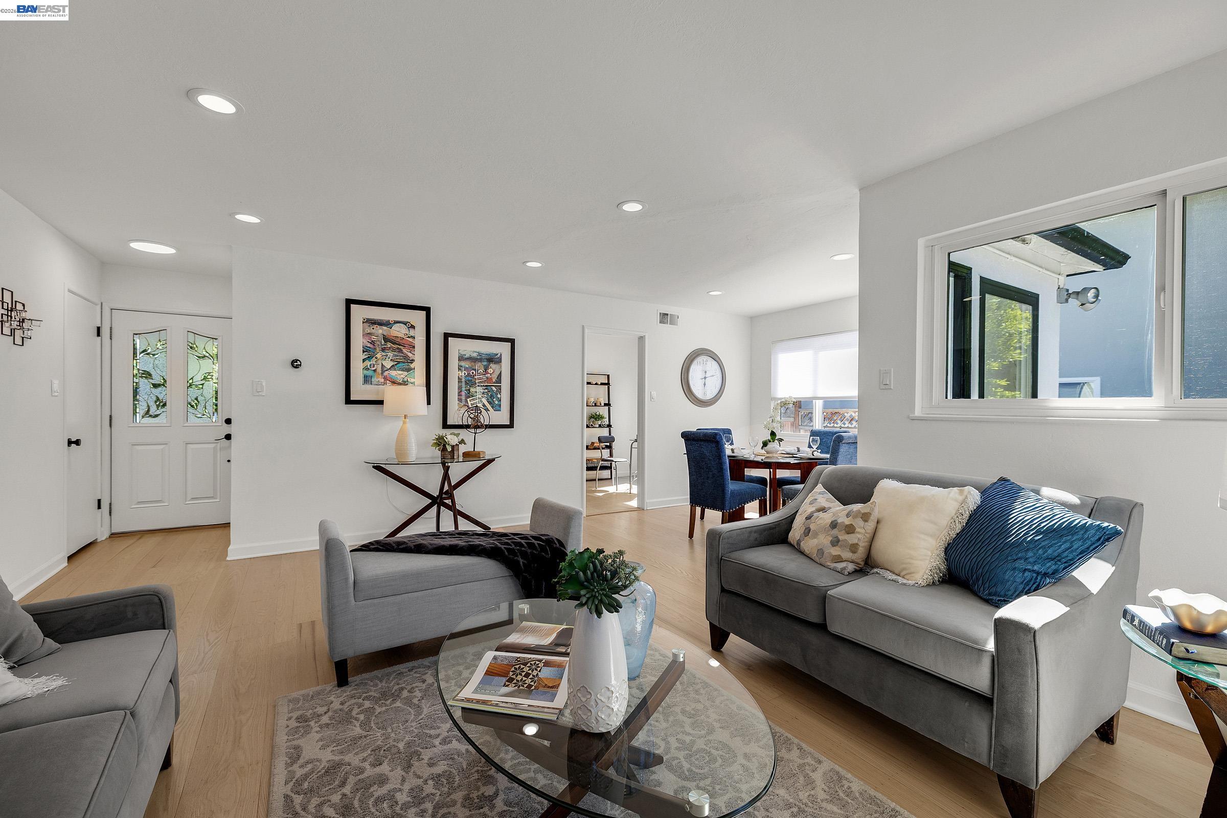 Detail Gallery Image 4 of 26 For 18595 Laredo Rd, Castro Valley,  CA 94546 - 3 Beds | 2 Baths