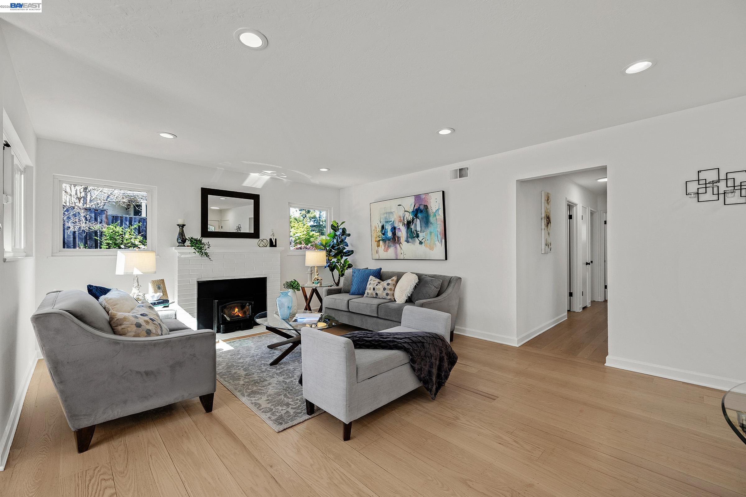 Detail Gallery Image 6 of 26 For 18595 Laredo Rd, Castro Valley,  CA 94546 - 3 Beds | 2 Baths