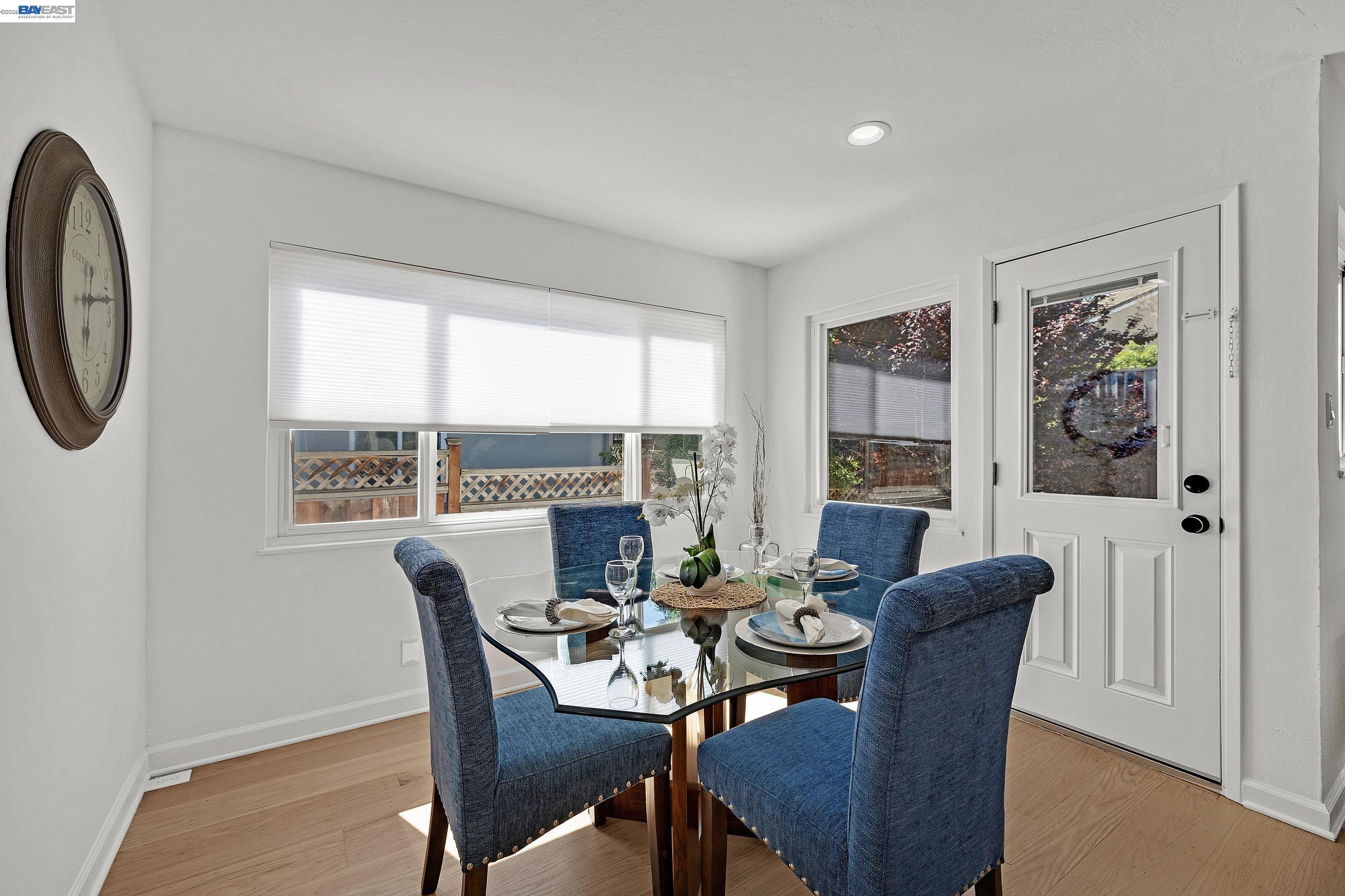 Detail Gallery Image 8 of 26 For 18595 Laredo Rd, Castro Valley,  CA 94546 - 3 Beds | 2 Baths