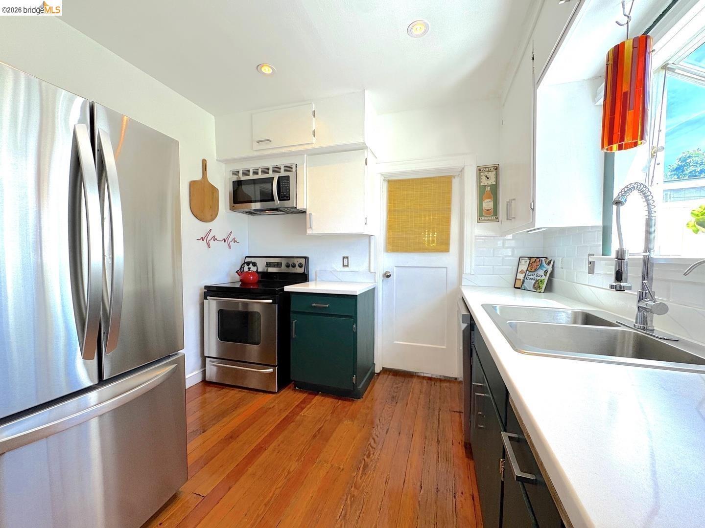 Detail Gallery Image 12 of 16 For 4324 Pampas Ave, Oakland,  CA 94619 - 3 Beds | 2 Baths