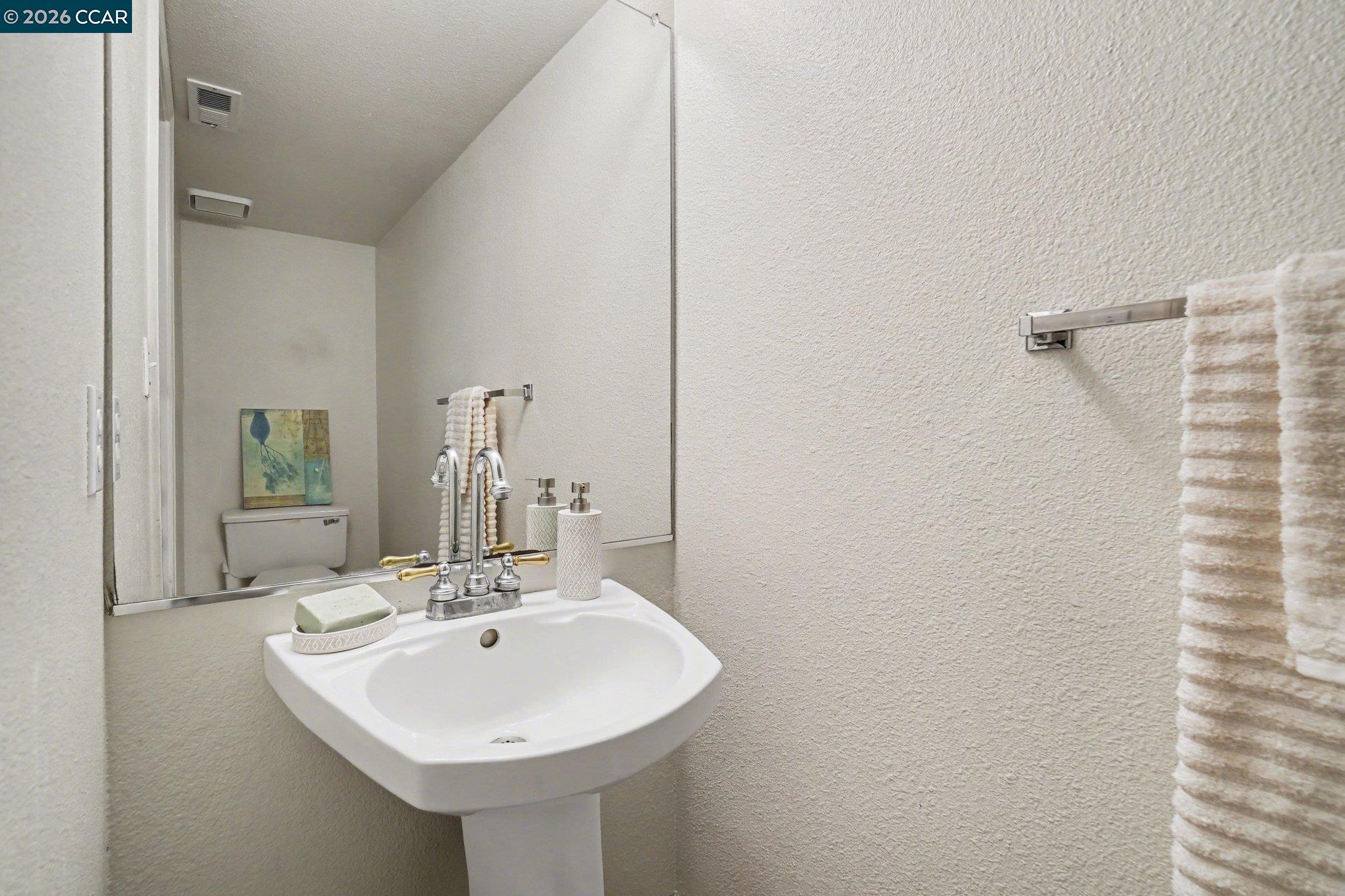 Detail Gallery Image 9 of 19 For 933 Country Run Dr, Martinez,  CA 94553 - 4 Beds | 2/1 Baths