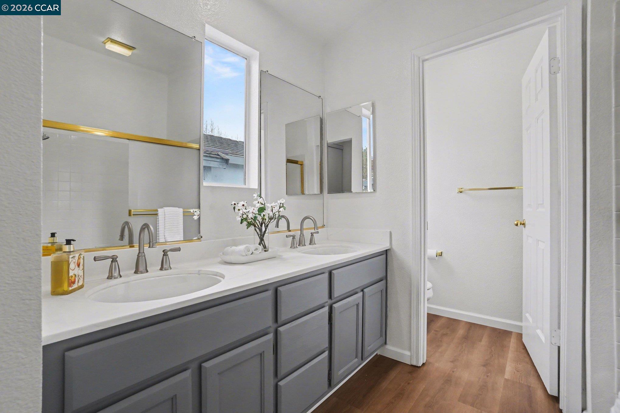 Detail Gallery Image 12 of 19 For 933 Country Run Dr, Martinez,  CA 94553 - 4 Beds | 2/1 Baths