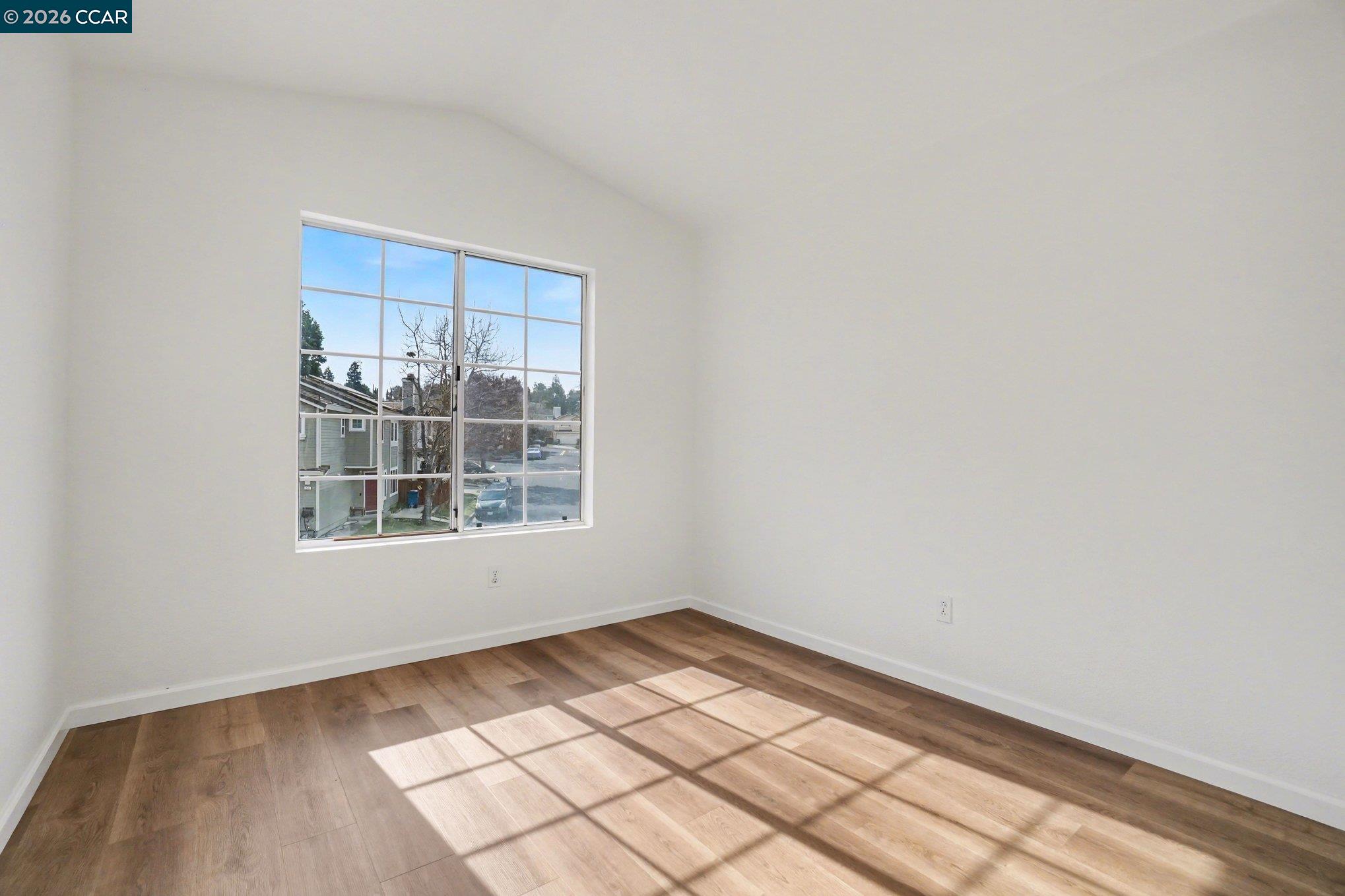 Detail Gallery Image 13 of 19 For 933 Country Run Dr, Martinez,  CA 94553 - 4 Beds | 2/1 Baths