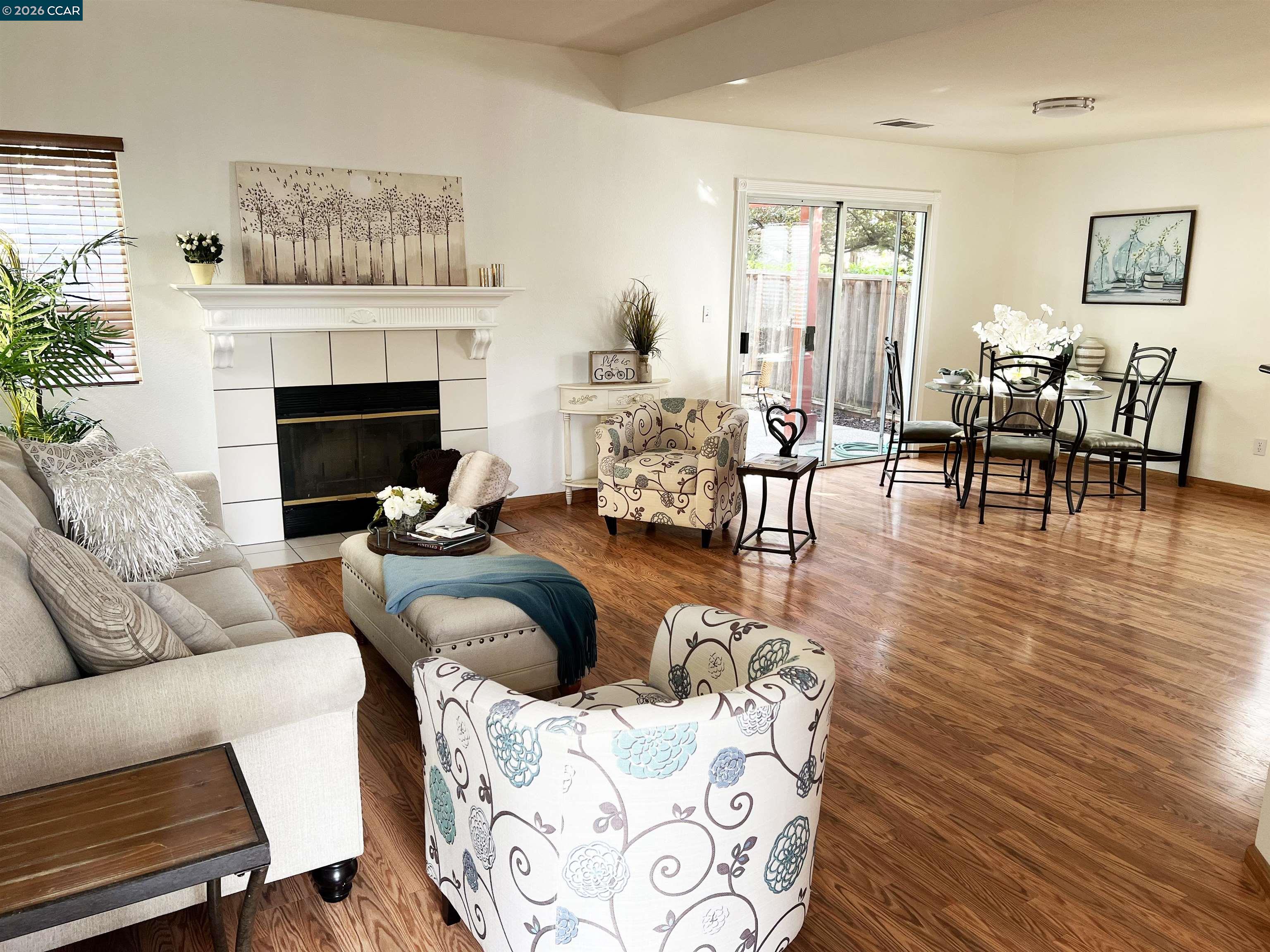 Detail Gallery Image 3 of 19 For 933 Country Run Dr, Martinez,  CA 94553 - 4 Beds | 2/1 Baths