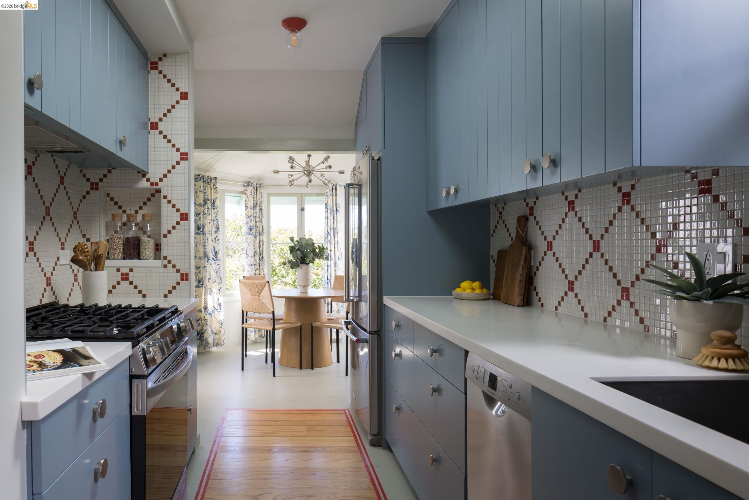 Detail Gallery Image 13 of 37 For 943 Glendome Circle, Oakland,  CA 94602 - 3 Beds | 3 Baths