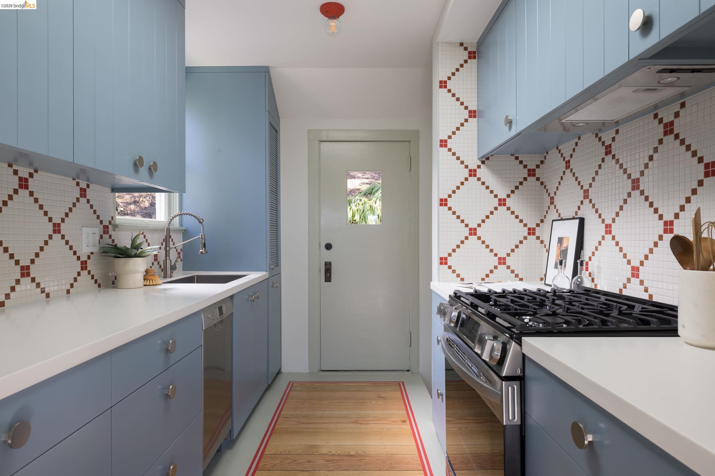 Detail Gallery Image 16 of 40 For 943 Glendome Circle, Oakland,  CA 94602 - 3 Beds | 3 Baths