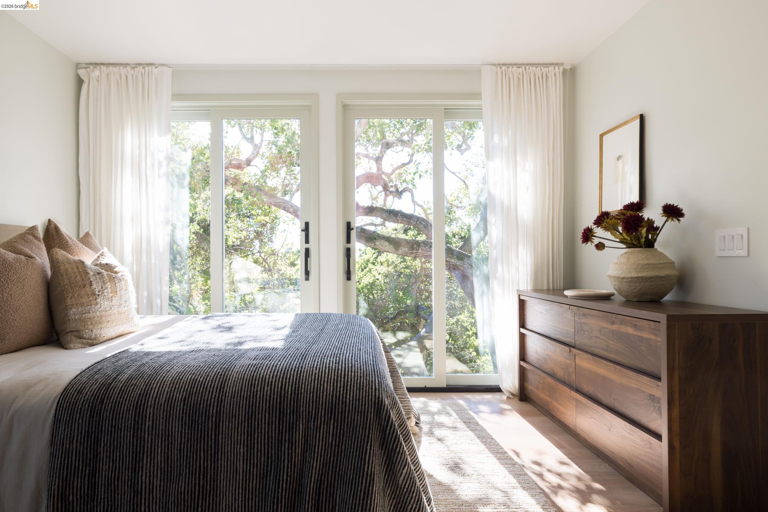 Detail Gallery Image 18 of 37 For 943 Glendome Circle, Oakland,  CA 94602 - 3 Beds | 3 Baths