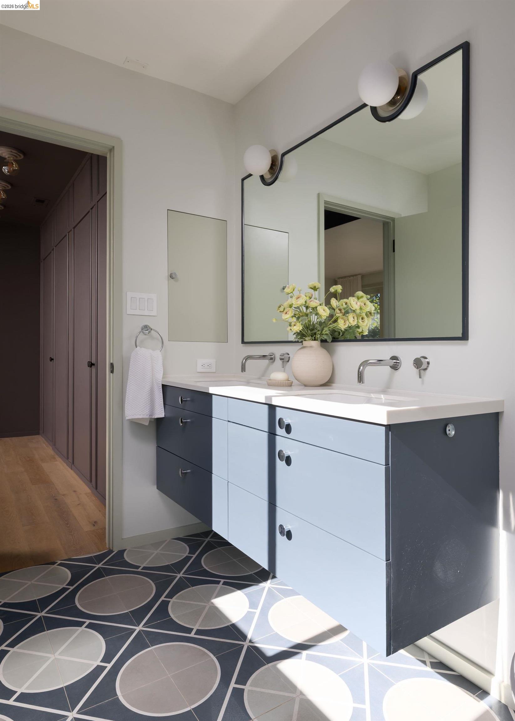 Detail Gallery Image 22 of 37 For 943 Glendome Circle, Oakland,  CA 94602 - 3 Beds | 3 Baths