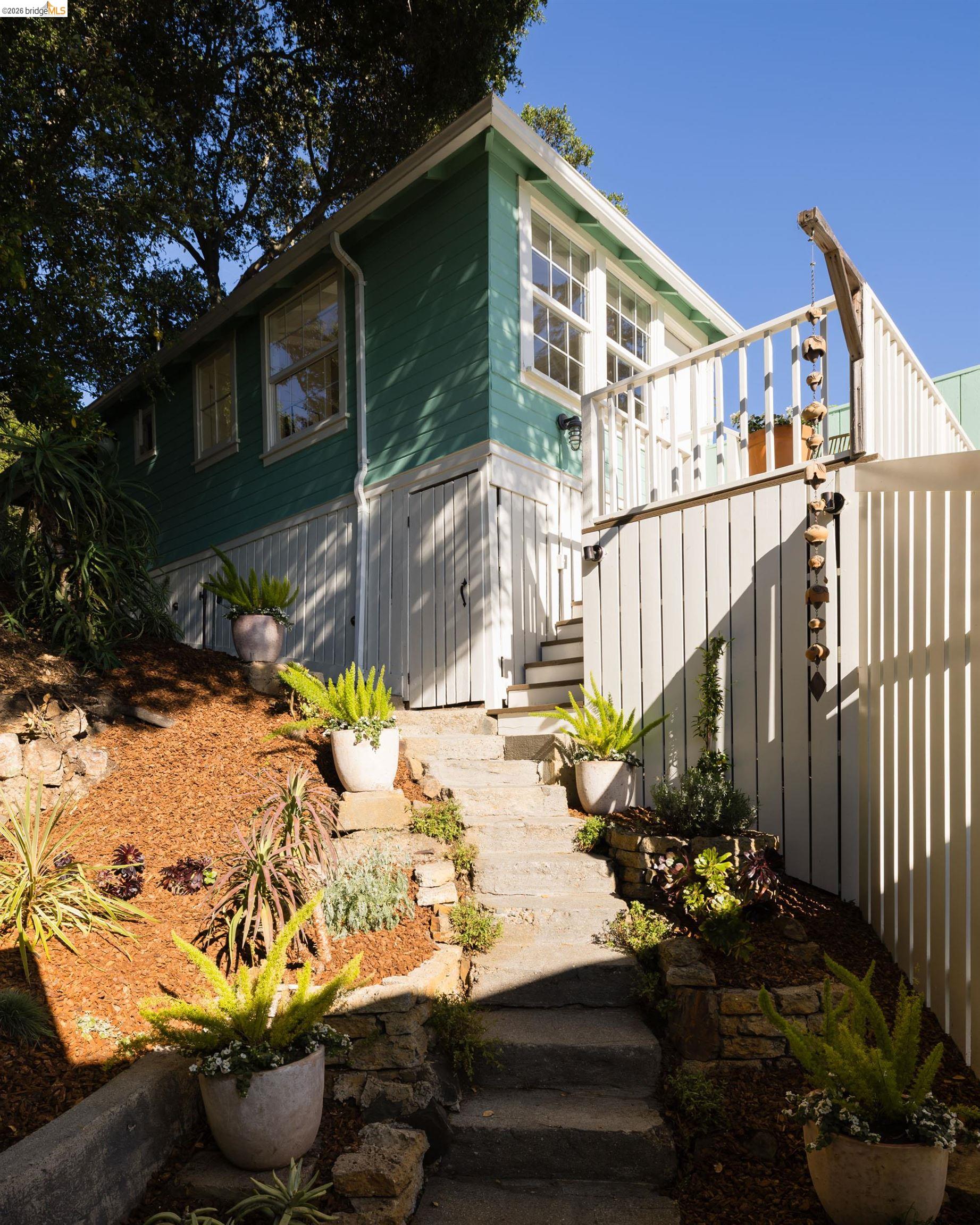 Detail Gallery Image 32 of 37 For 943 Glendome Circle, Oakland,  CA 94602 - 3 Beds | 3 Baths