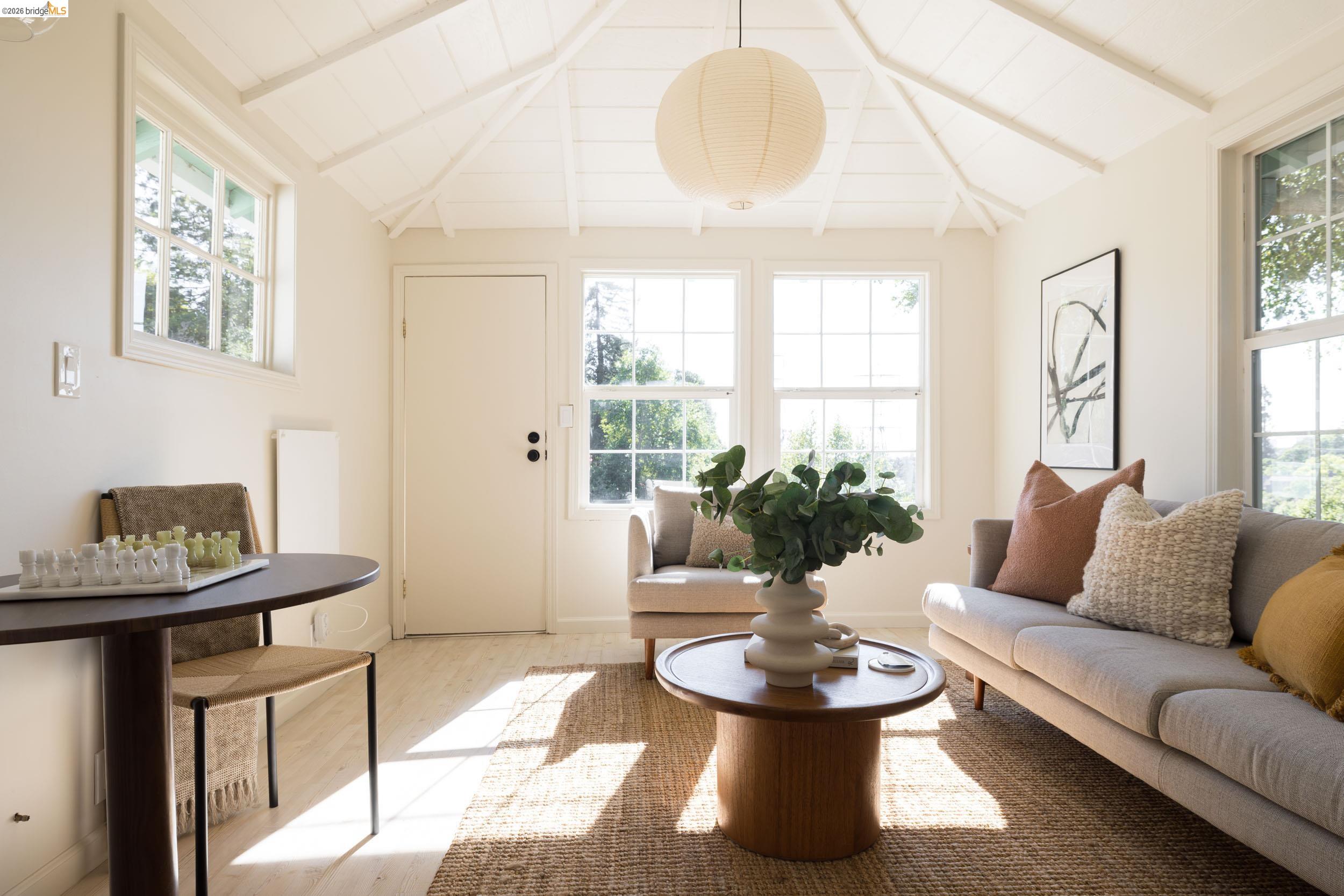 Detail Gallery Image 35 of 40 For 943 Glendome Circle, Oakland,  CA 94602 - 3 Beds | 3 Baths