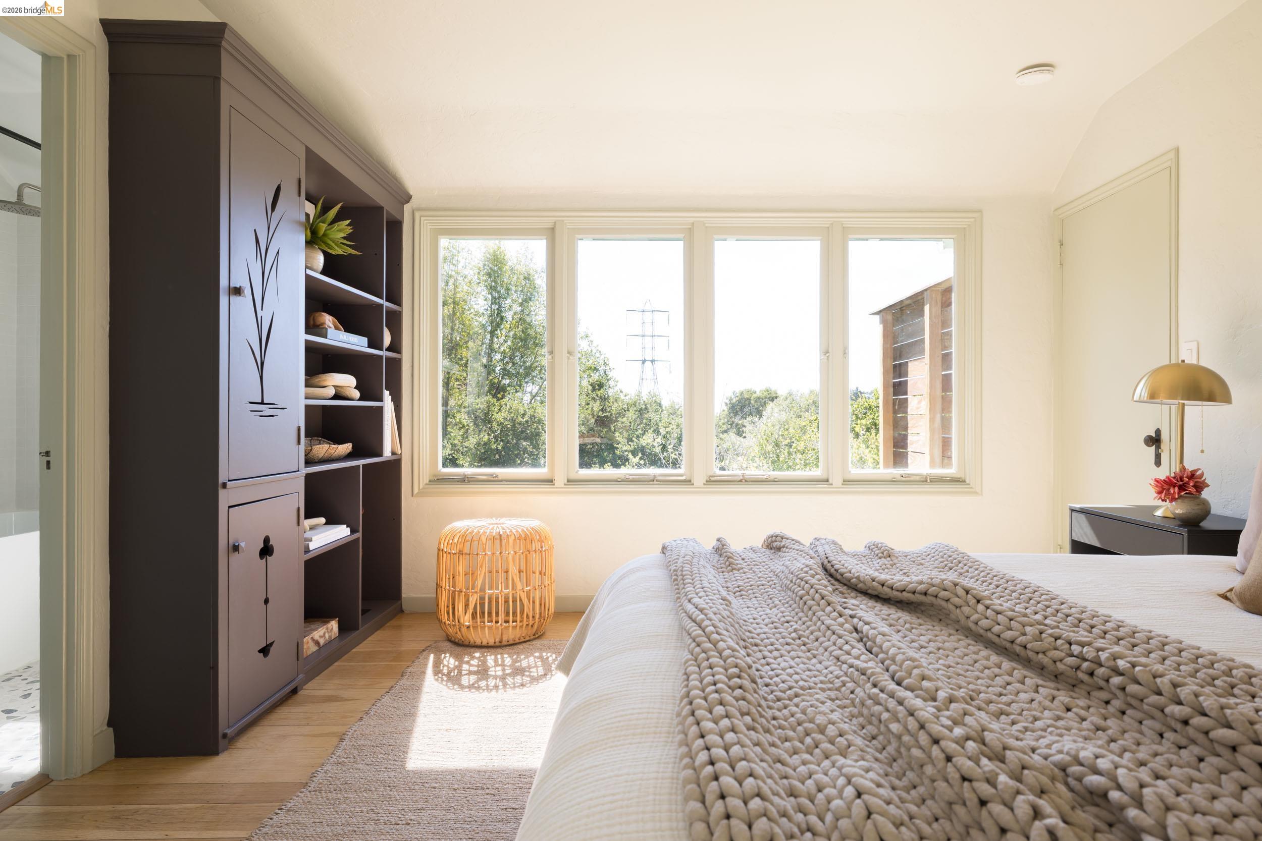 Detail Gallery Image 8 of 37 For 943 Glendome Circle, Oakland,  CA 94602 - 3 Beds | 3 Baths