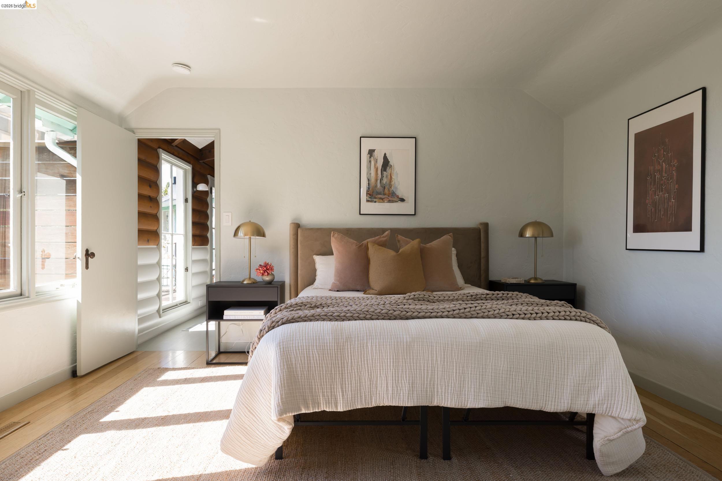 Detail Gallery Image 9 of 37 For 943 Glendome Circle, Oakland,  CA 94602 - 3 Beds | 3 Baths