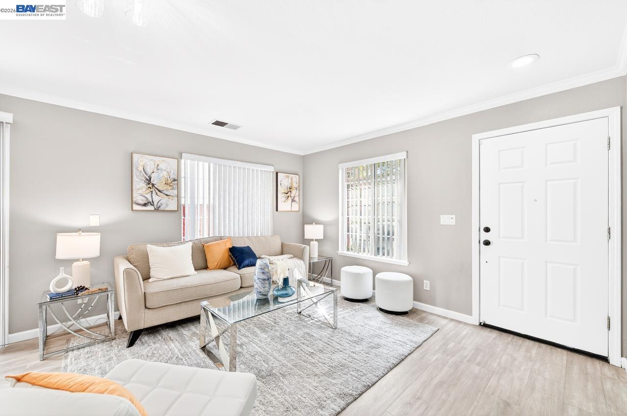 Detail Gallery Image 2 of 33 For 1557 Hermocilla Way, San Jose,  CA 95116 - 3 Beds | 2/1 Baths