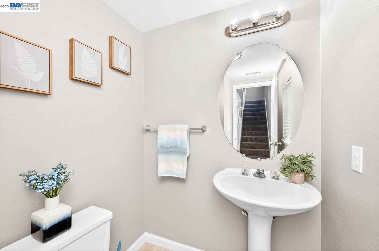 Detail Gallery Image 12 of 33 For 1557 Hermocilla Way, San Jose,  CA 95116 - 3 Beds | 2/1 Baths