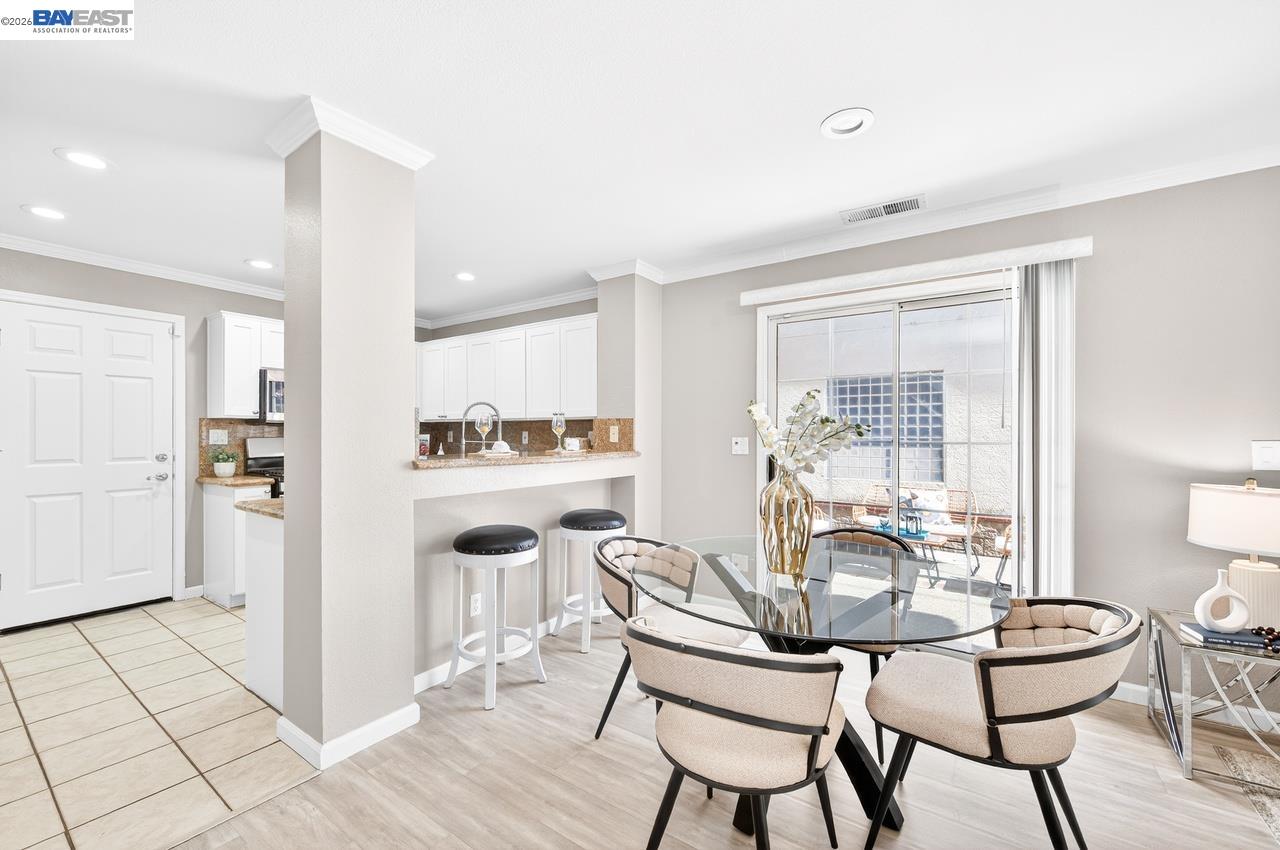 Detail Gallery Image 3 of 33 For 1557 Hermocilla Way, San Jose,  CA 95116 - 3 Beds | 2/1 Baths