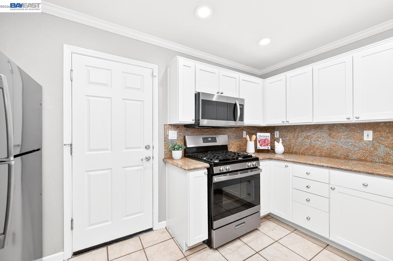 Detail Gallery Image 5 of 33 For 1557 Hermocilla Way, San Jose,  CA 95116 - 3 Beds | 2/1 Baths