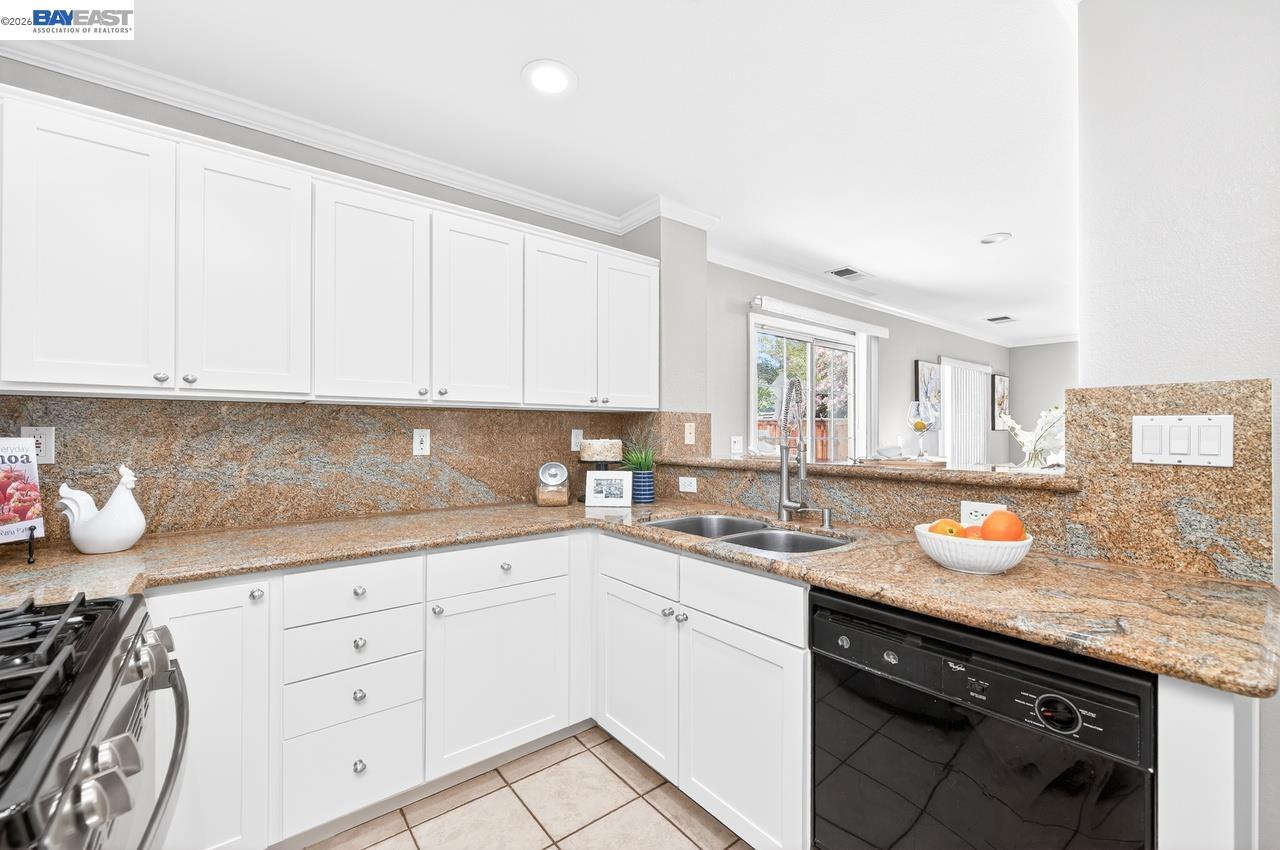 Detail Gallery Image 6 of 33 For 1557 Hermocilla Way, San Jose,  CA 95116 - 3 Beds | 2/1 Baths